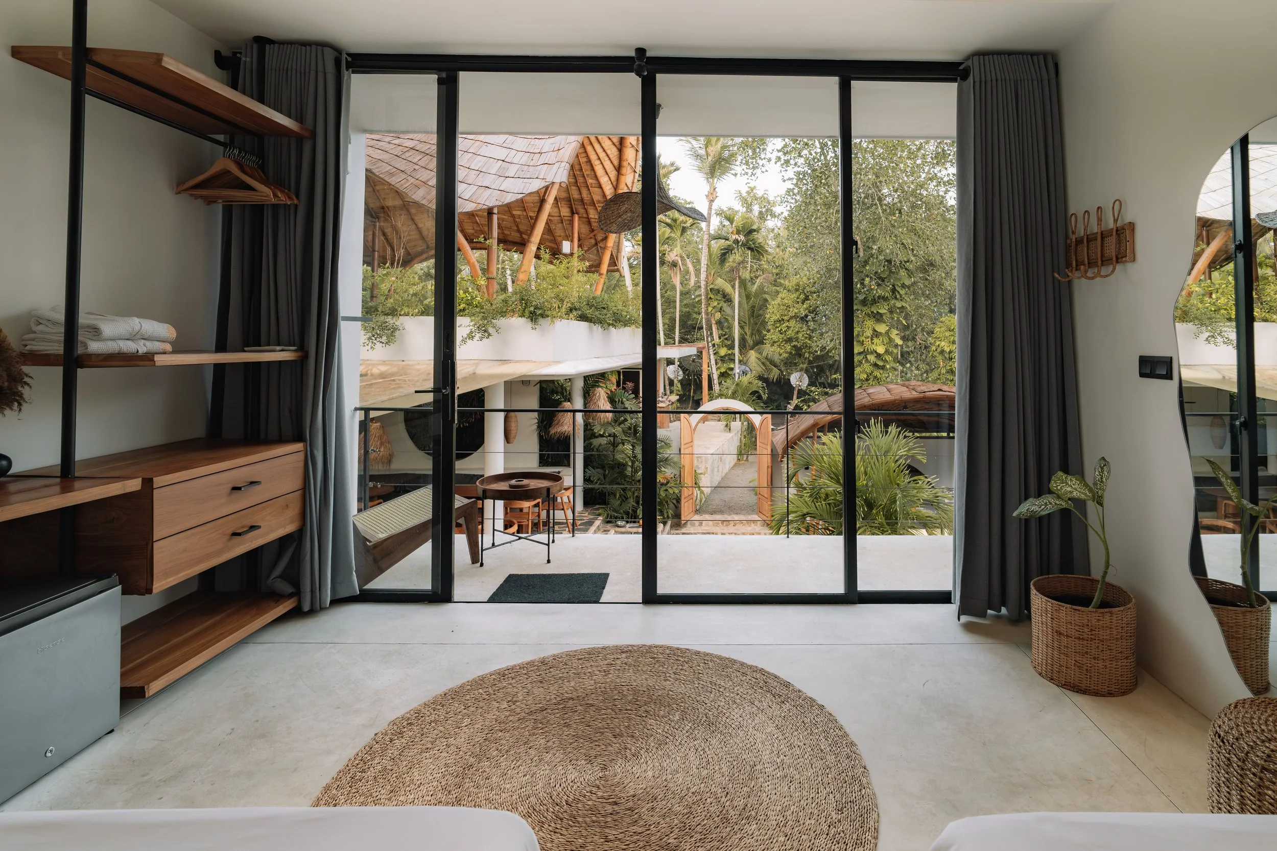 shared room | solo traveller