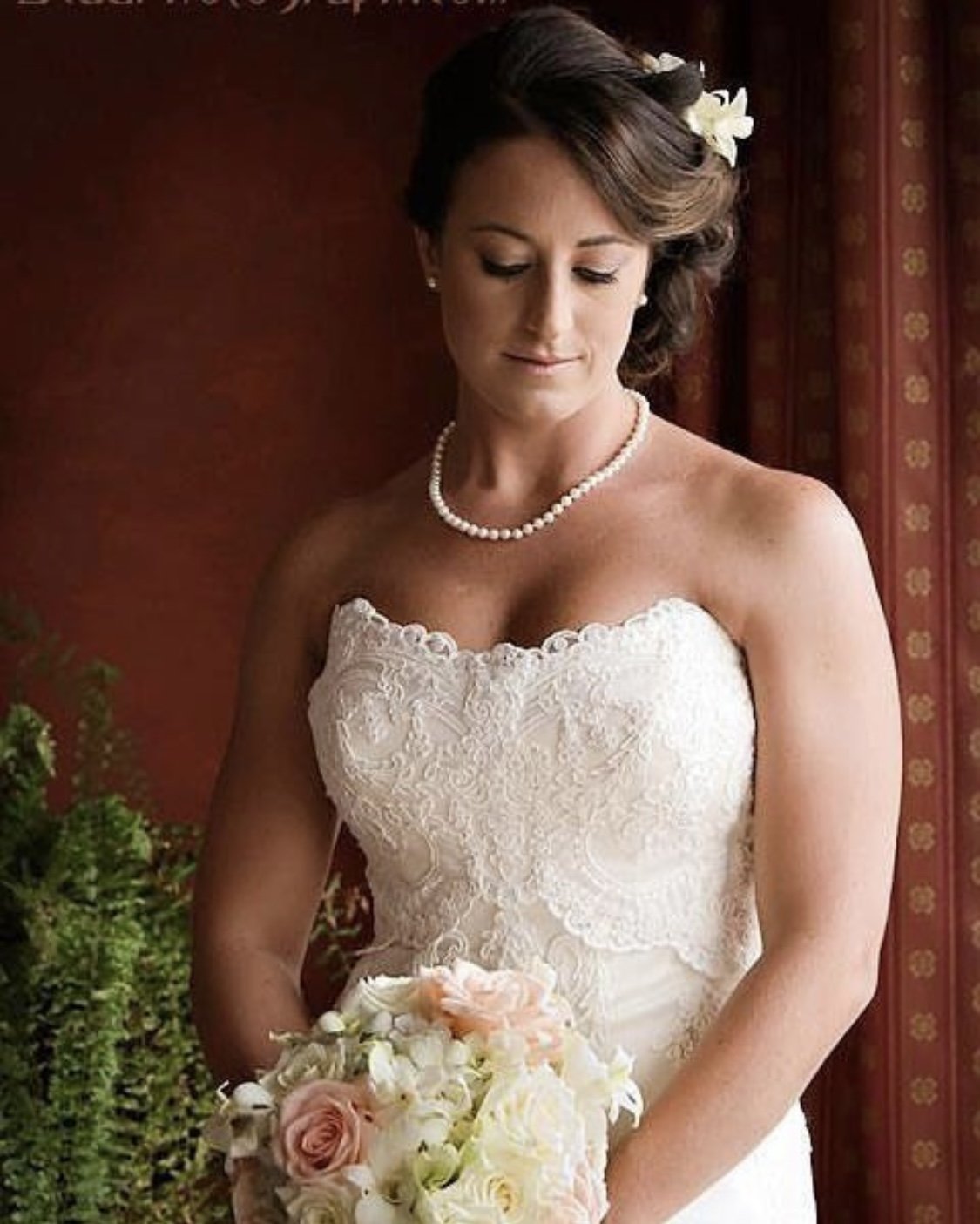 Classic bridal beauty with a flower hair accent and pearl necklace, styled by Rome-based artist Cecilia Acquaroli.