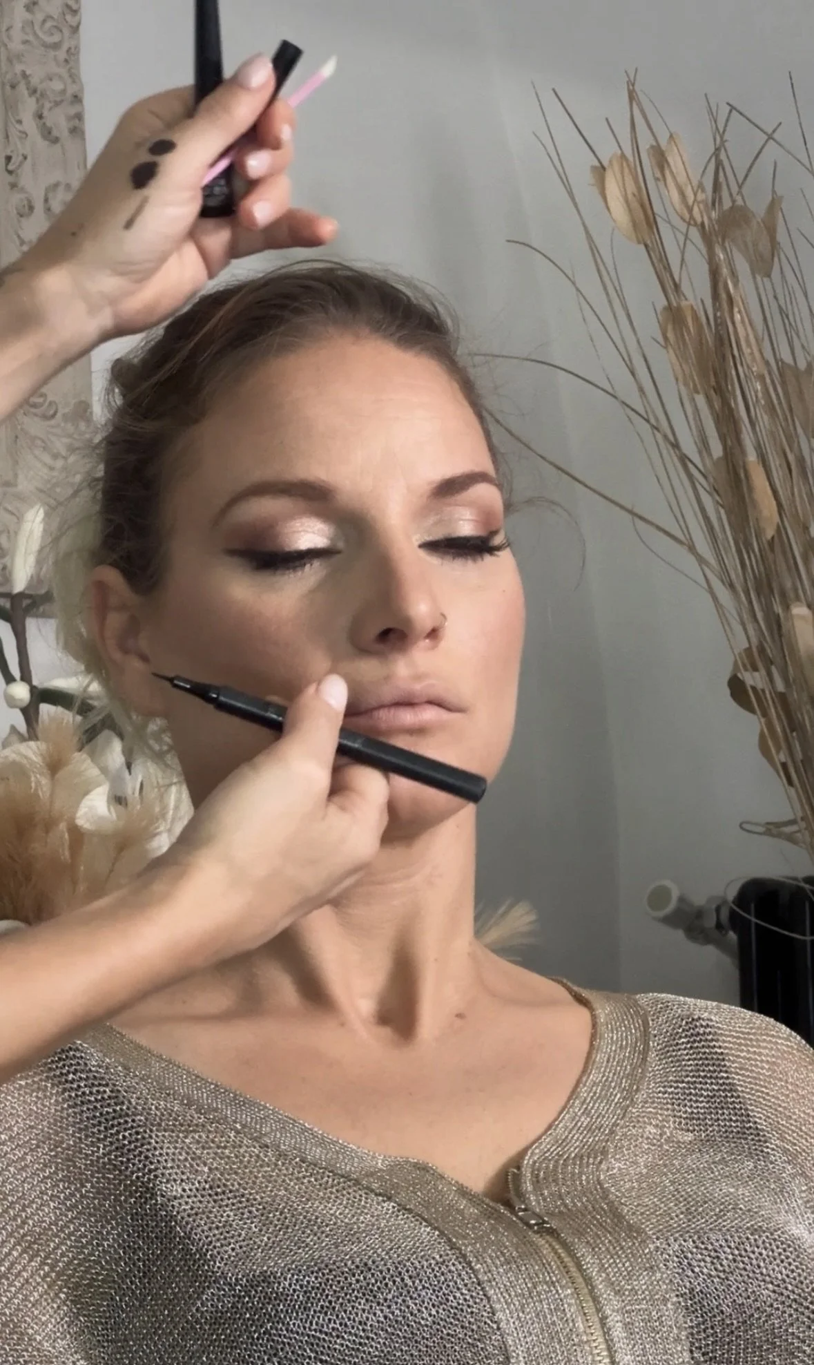 eyeliner application