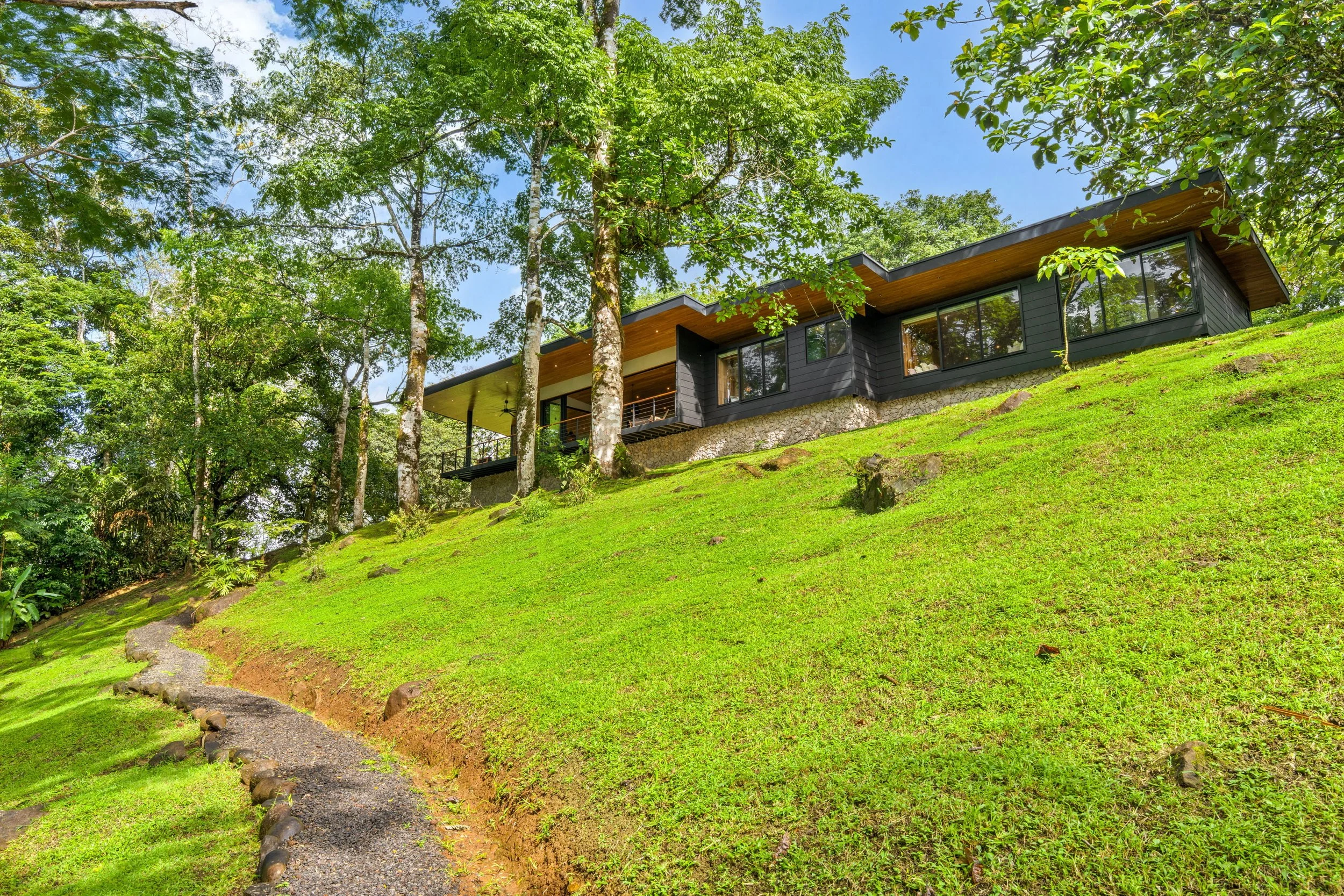 TWILIGHT HOUSE