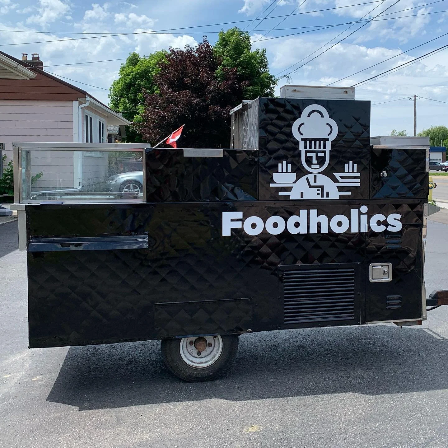 Fresh wrap on @foodholics.norfolk food cart 😎
Check them out today at the weekly @portdoverlions Show and Shine where they will be serving up a variety of tasty #poutine options 🤤
.
.
.
#norfolk #portdover #poutine #foodcart #vinylwrap #graphics #a