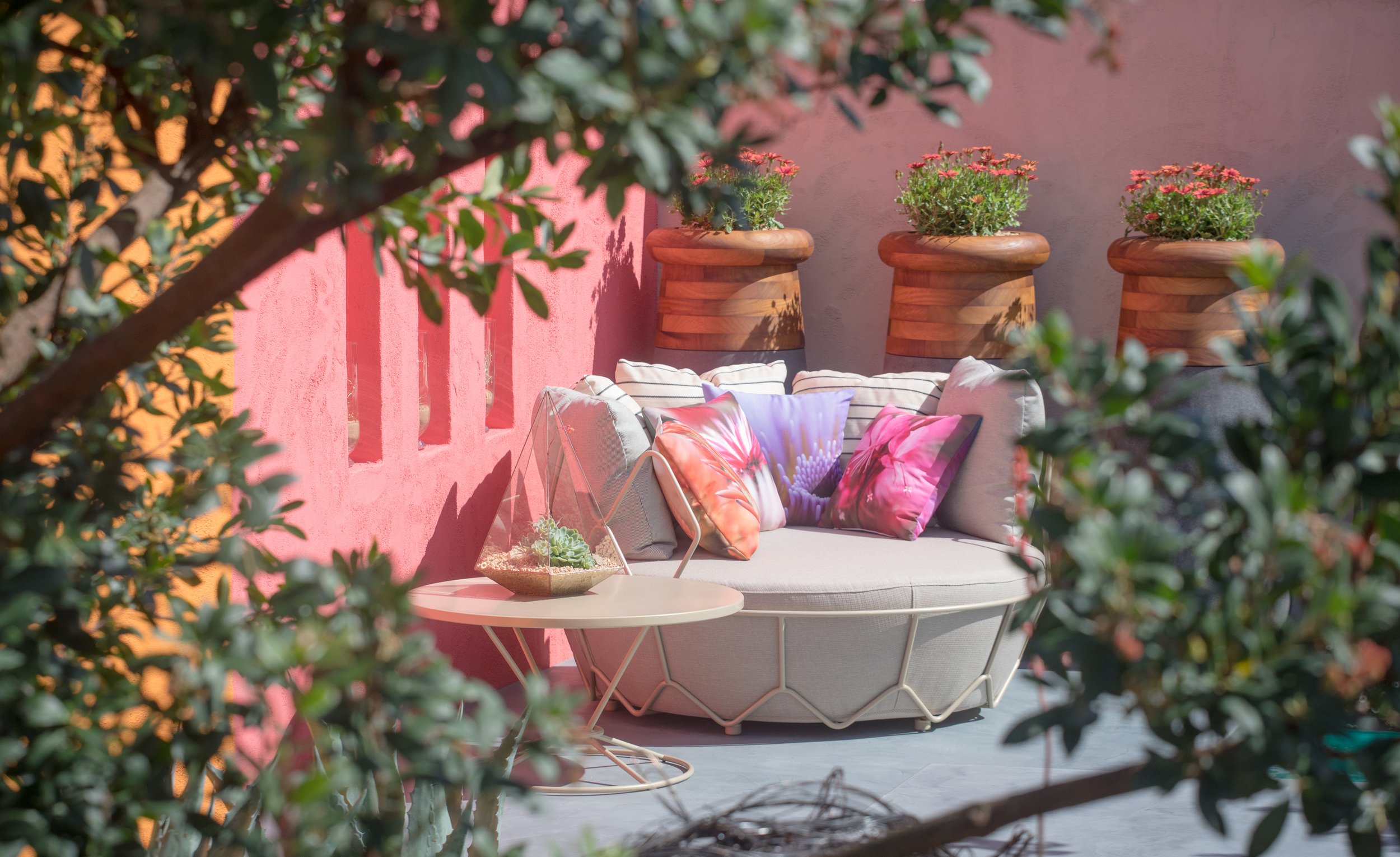 THE ART OF OUTDOOR LIVING: How to Choose Garden Furniture That Transforms Your Space 