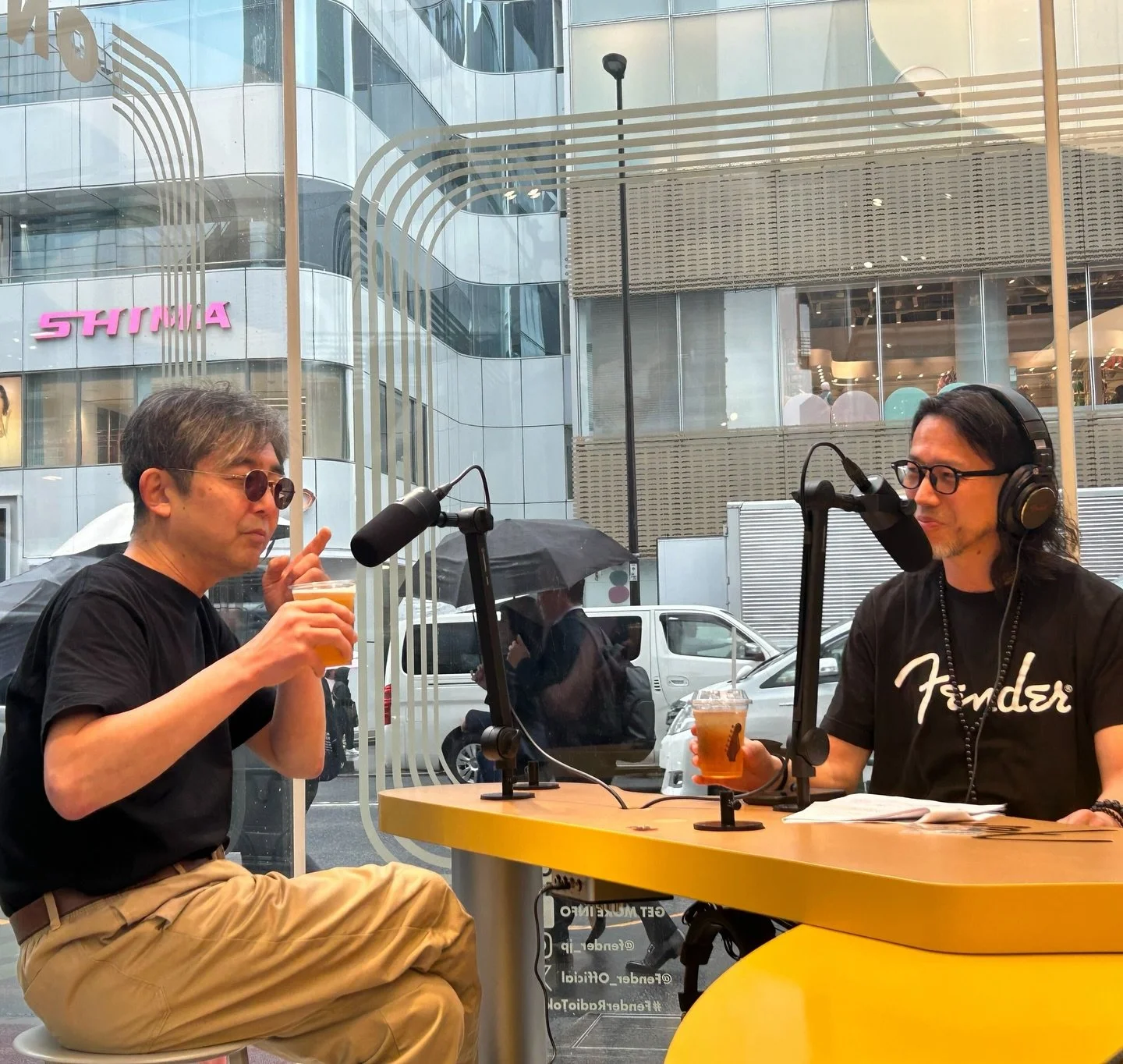 【Fender Radio Tokyo スタート！ゲスト向井秀徳さんにドリンクを楽しんで頂きました！】

#FenderRadioの記念すべき初回収録にてゲスト出演されました&nbsp;#向井秀徳&nbsp;(@matsuristudio)さん / ZAZEN BOYSにはJapanese Craft Beerを、そしてFender Radio DJ ジョー横溝さんにはHerb Teaをお楽しみ頂きました！

ライブ、そしてポッドキャストにて聴くことができる普段聞けない貴重なトークの数々と、その