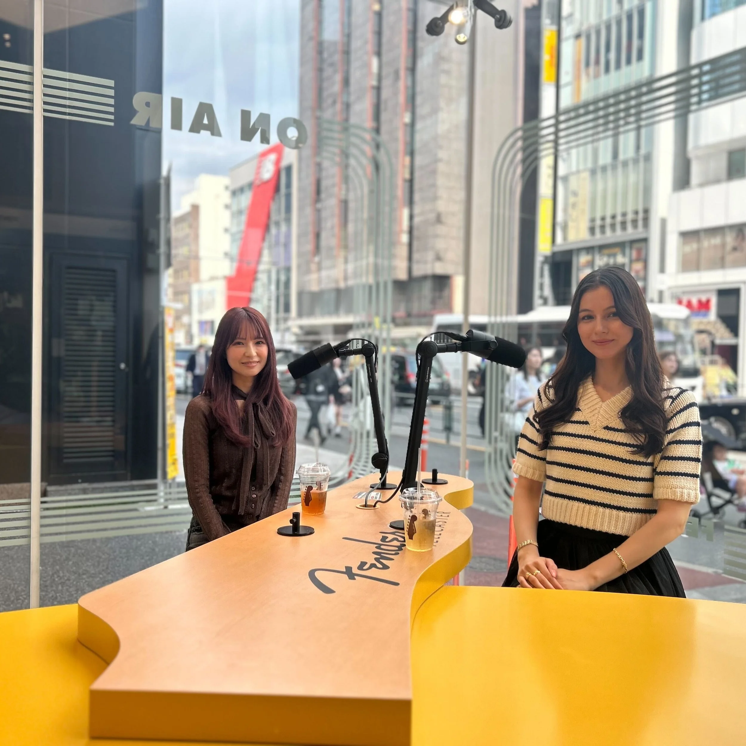【Fender Radio Tokyo収録！SCANDALのHARUNAさんにドリンクを楽しんで頂きました！】

#FenderRadio のゲストとして　#SCANDAL (@scandal_band_official)から #HARUNA (@haru_na810 )さんが登場！
ラジオ収録では、HARUNAさんには「ICED EARL GREY TEA」、Fender Radio DJ セレイナ・アン (@celeinaann)さんには「ICED HERB TEA」をお供に、テレキャスター
