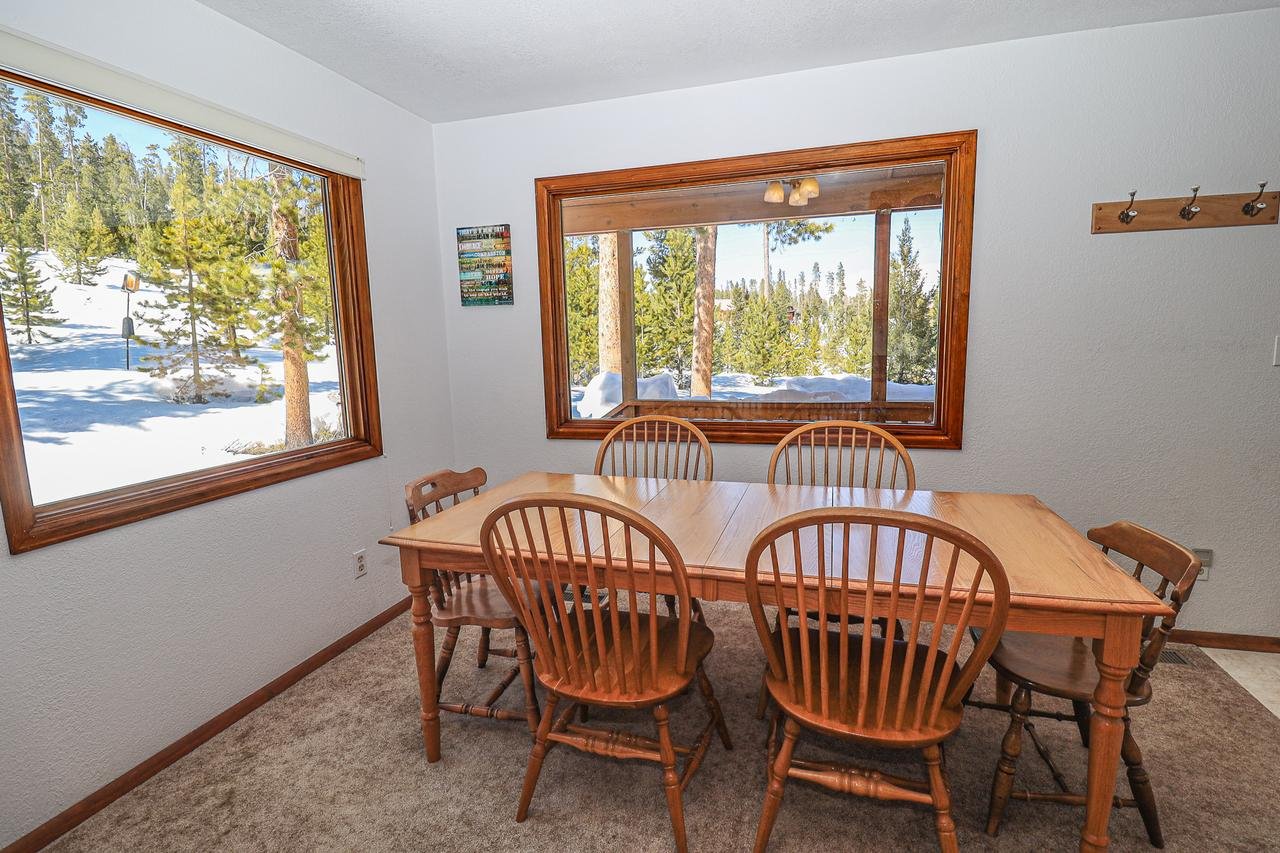 Dining Area with Seating for 6.jpg
