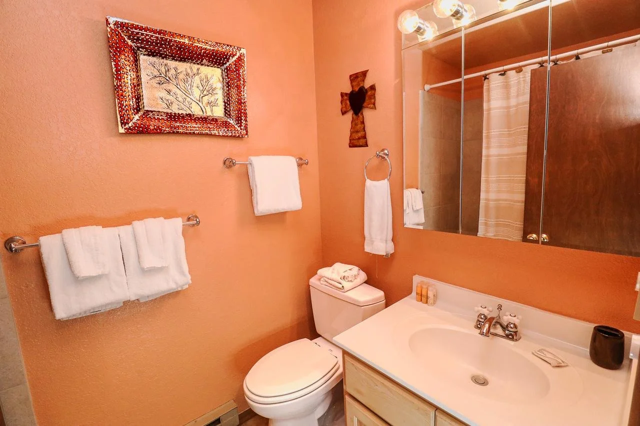 Full Bath on Main Level.jpg