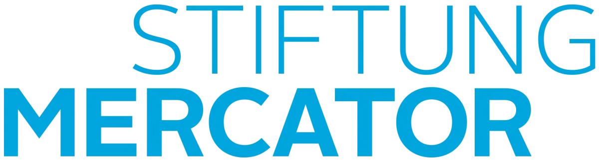 Logo der Mercator Stiftung, bestehend aus schwarzem Text und großen blauen Buchstaben, die den Namen 'STIFTUNG MERCATOR' bilden.