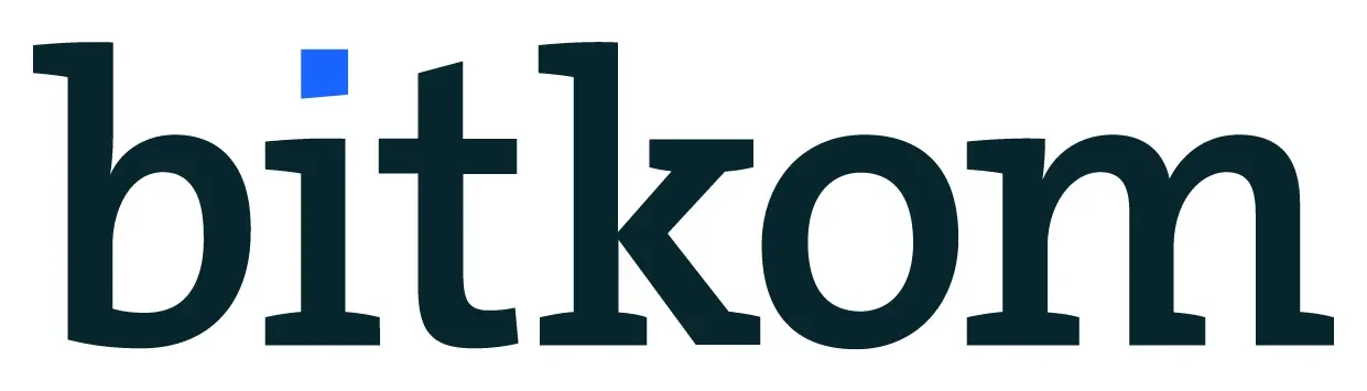 Logo mit dem Schriftzug 'bitkom' in schwarzer Schrift, teilweise vergrößert, auf weißem Hintergrund.