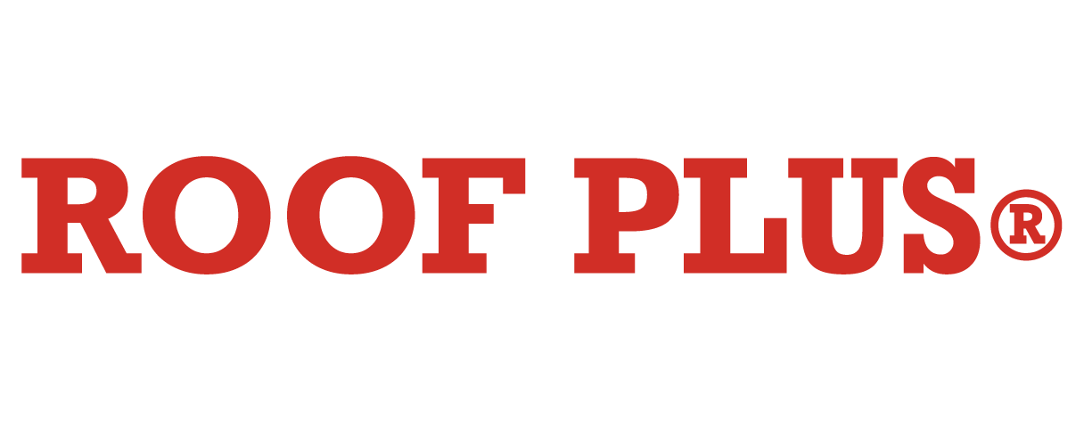 Logo de la marca Roof Plus en fondo blanco.