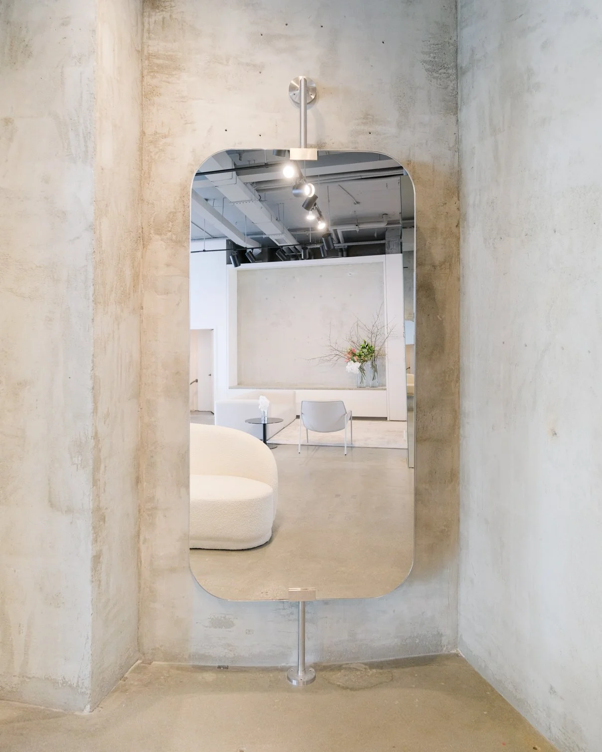 retail display systems mirrored columns concrete interior