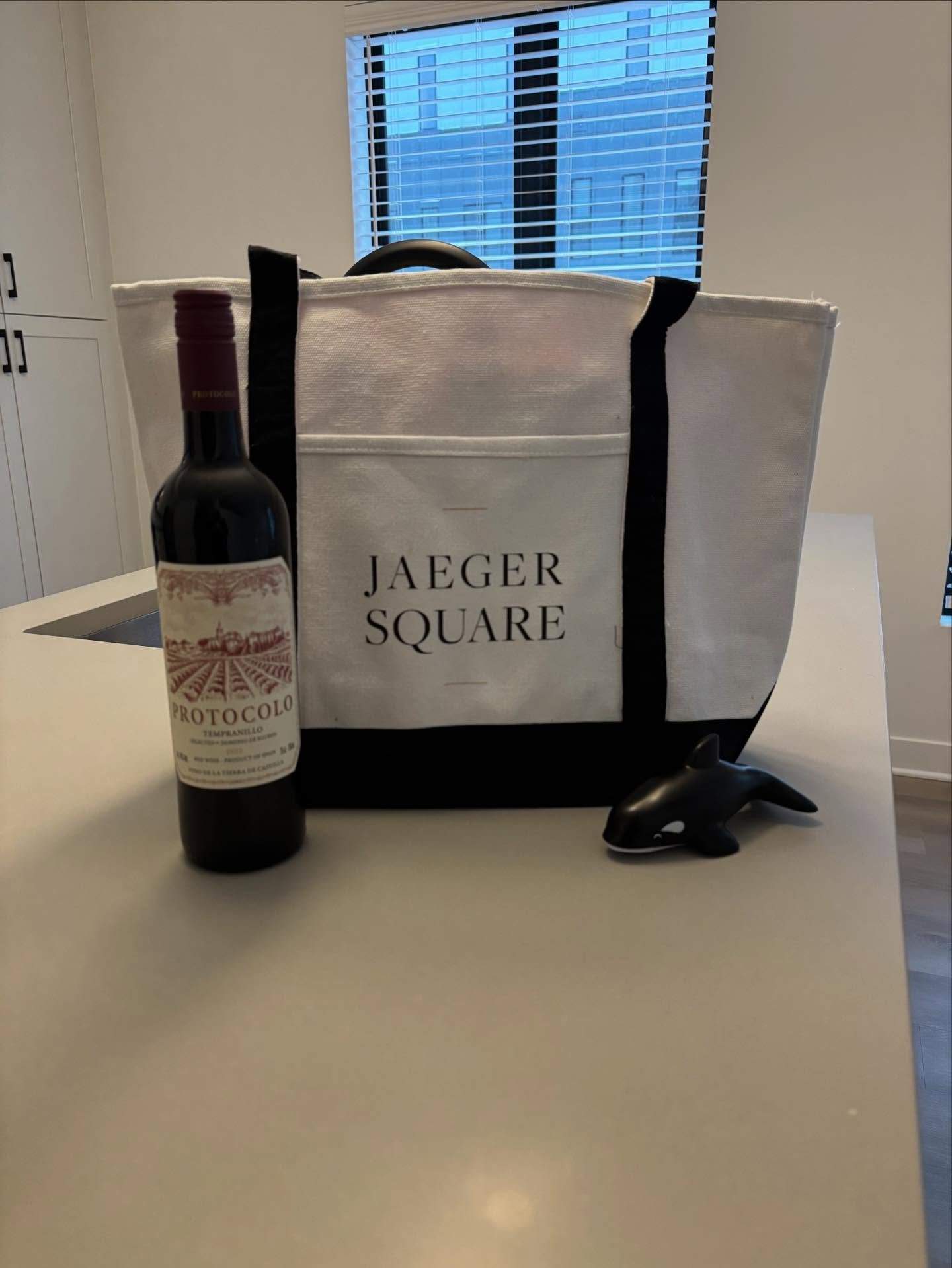 ✨Welcome Home🥂

Find your future home at Jaeger Square today! Move-in gifts provided by @barcelona_german_village ❤️

Schedule your tour today at jaegersquare.com

#germanvillage #germanvillageoh #columbusoh #jaegersquare