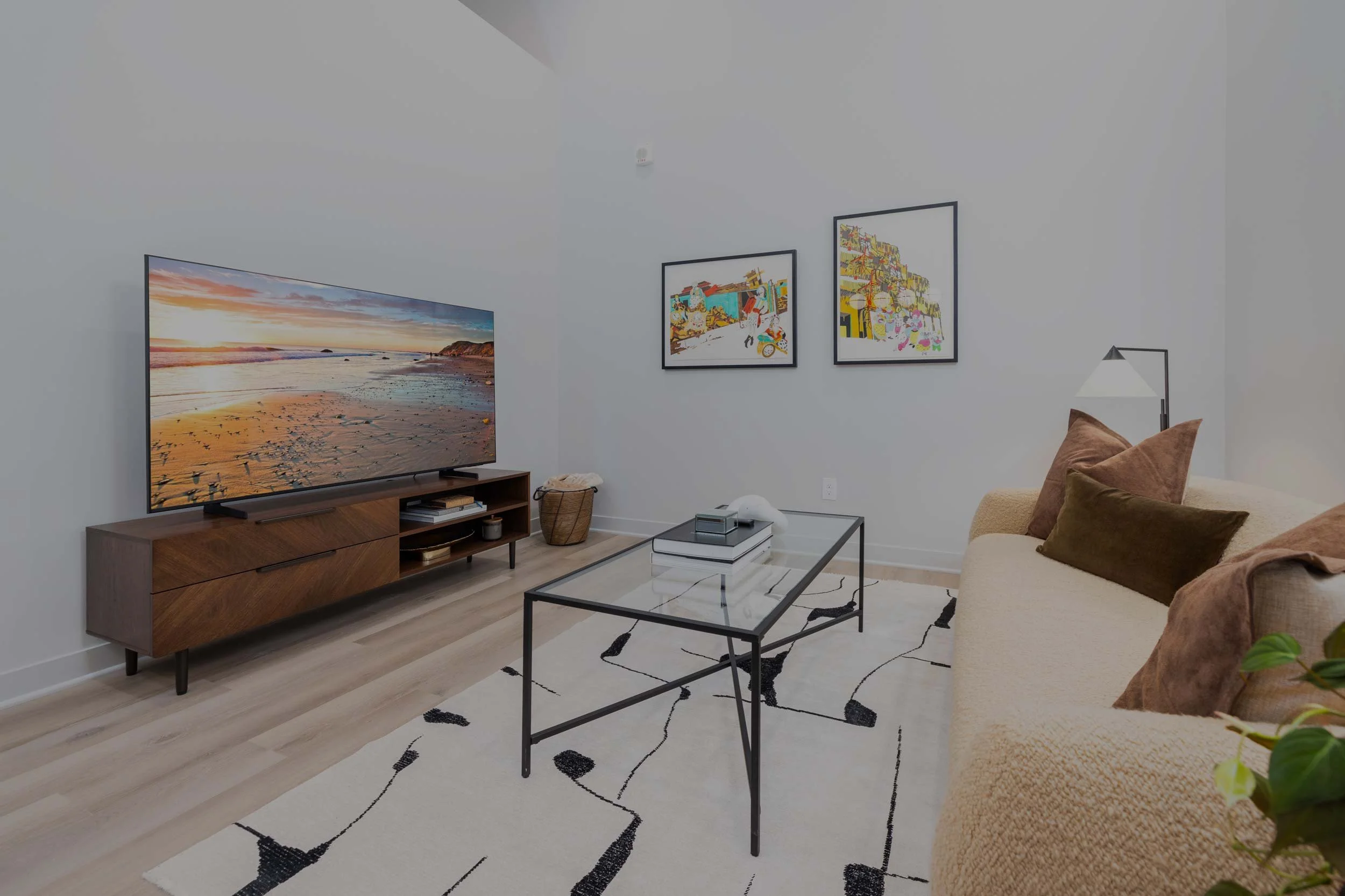Jaeger Square | German Village Apartments in Columbus, OH | Living Room