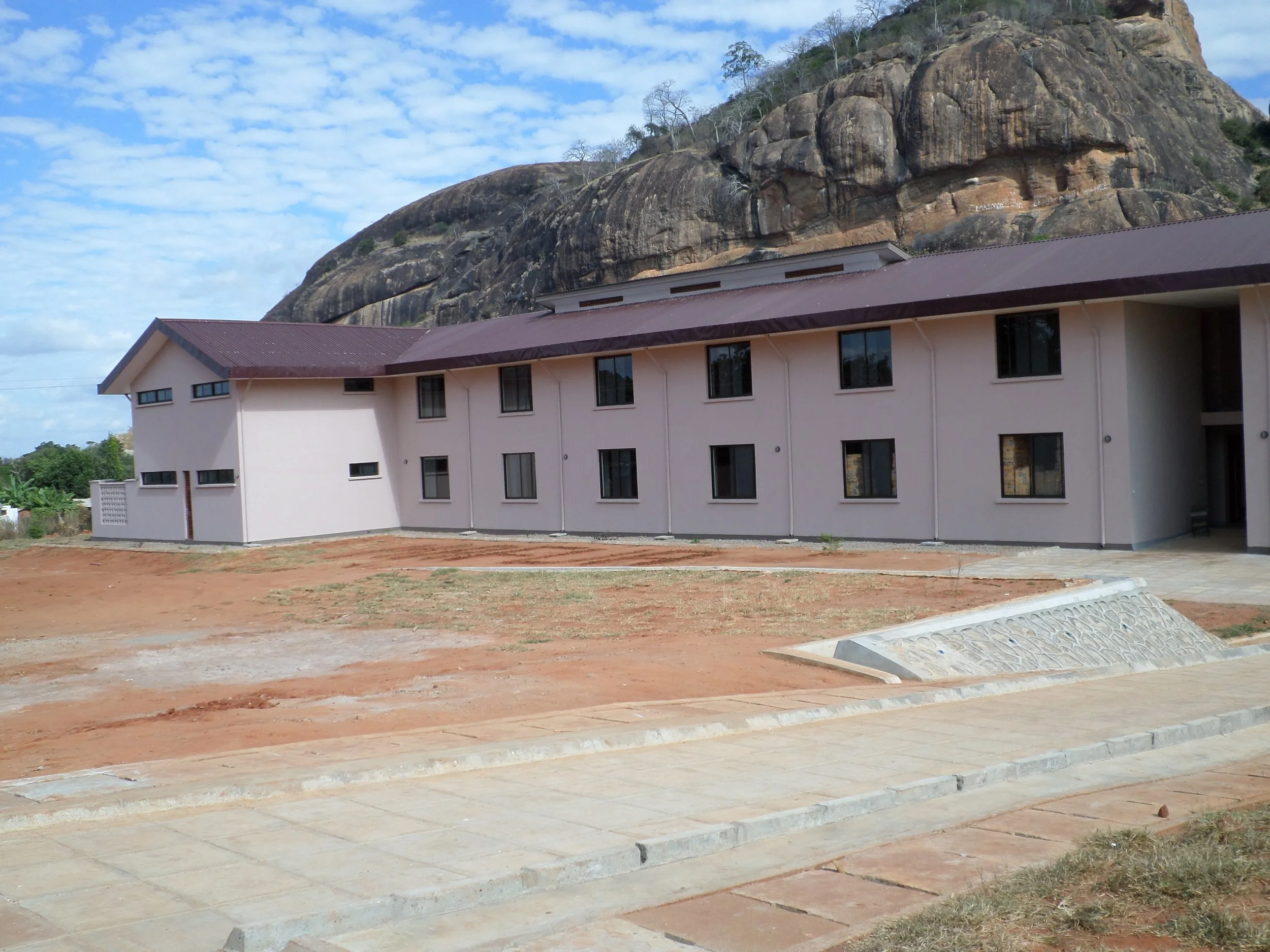 Laboratory/Dormitory : US Embassy