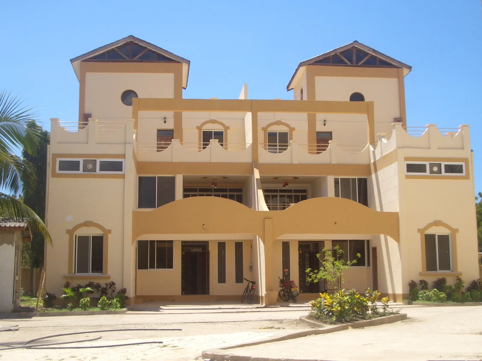 Residential Houses / Apartments