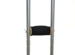 Exercise equipment with a knee pad between two vertical supports