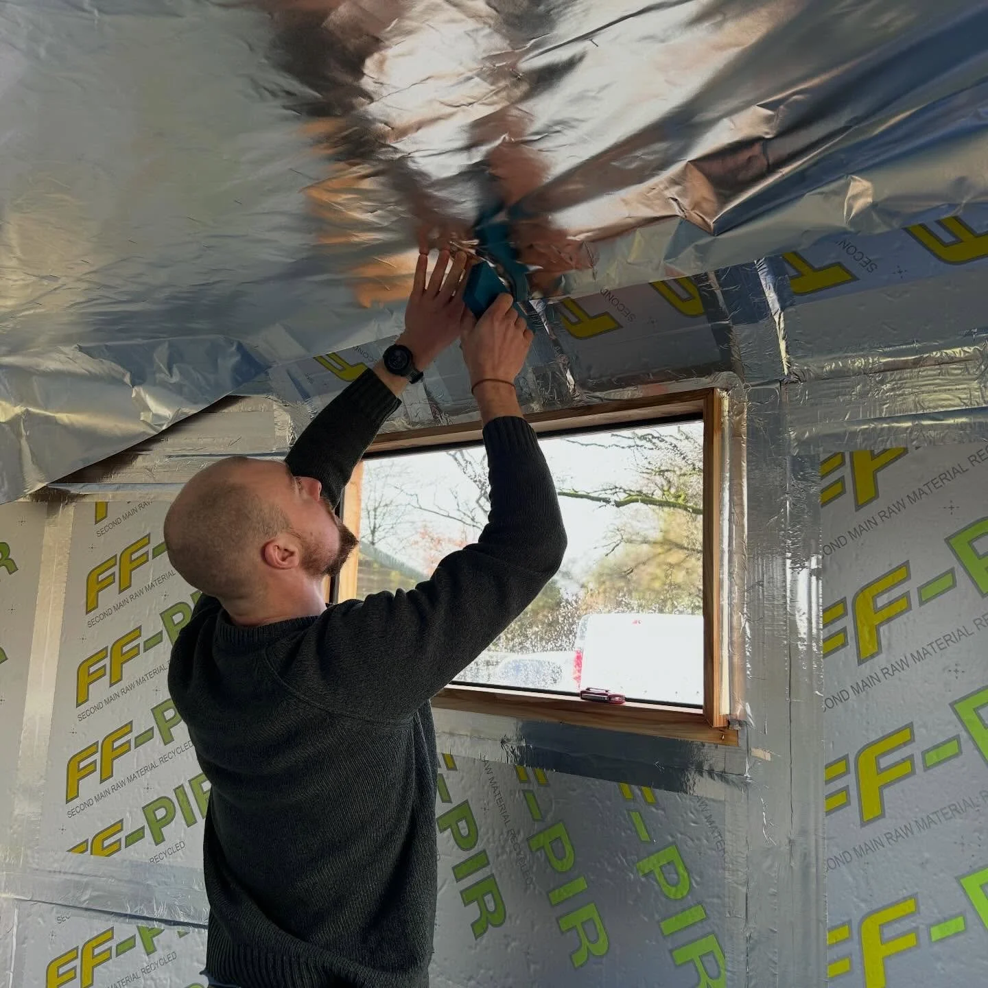 Some moments from our vapour barrier and vinyl installation! Even though the insulation boards have an integrated vapour barrier we wanted to be certain that she was all sealed up. Horseboxes twist around when they are driving down the road, this ste