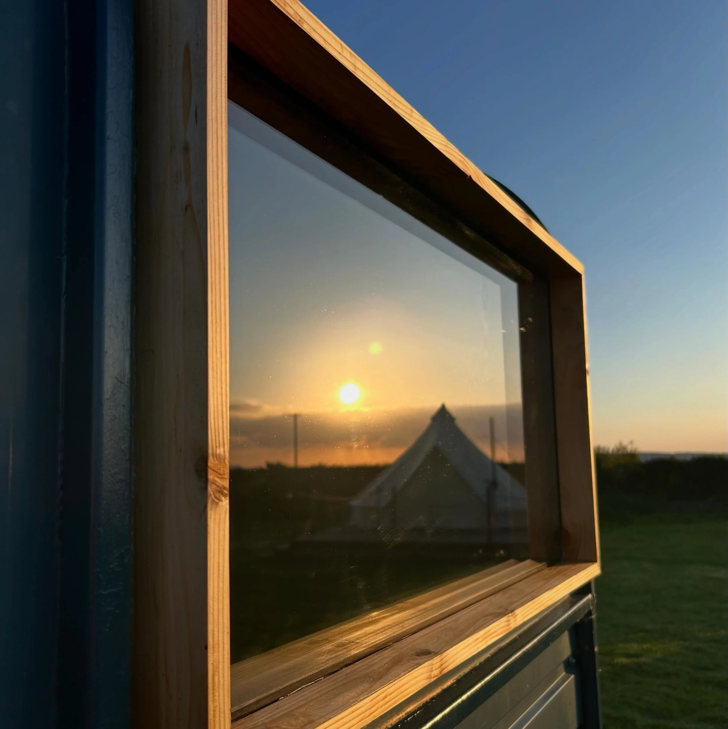 We&rsquo;re coming to the end of our first week at Livit and my oh my has it been a beautiful one 😍 The sunsets are spectacular, the views are truly dreamy and we&rsquo;re so grateful to everyone who has come up to visit us so far 💛

&bull;

#woodf