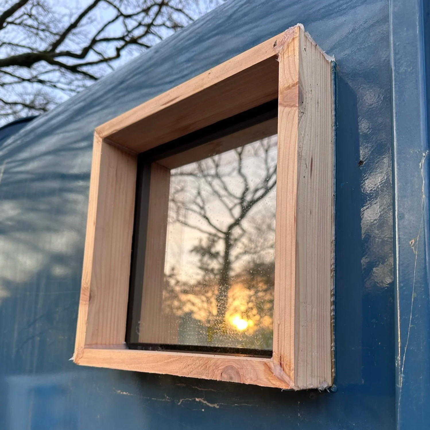 Side window made out of cedar on the side of the drift sauna in Bideford.