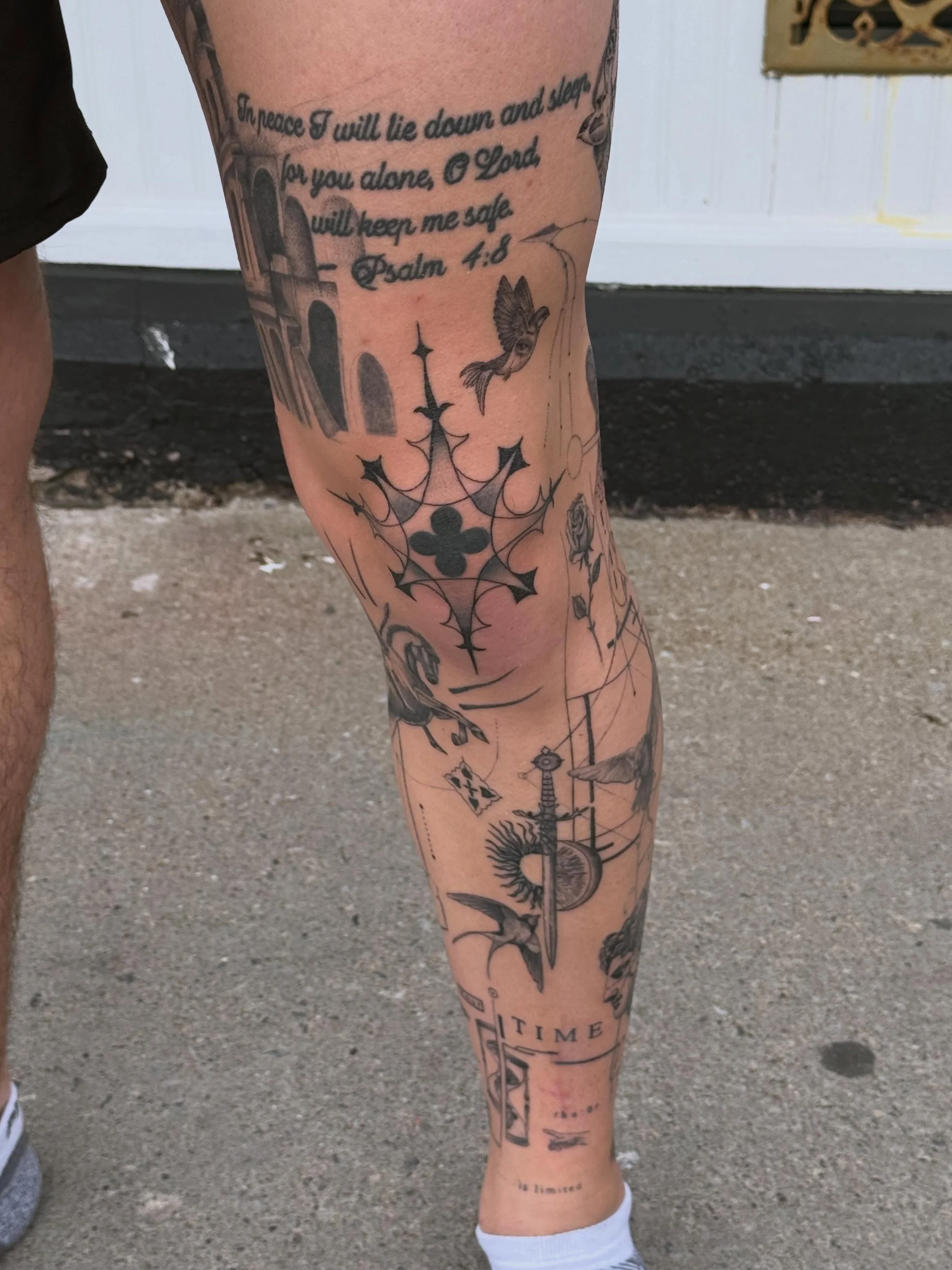 Leg sleeve complete! 
This client came back for multiple sessions in order to get this sleeve perfect. Perfect placements, style, and  design. We're really loving this piece 🤩🤩🤩 Will absolutely KILLED this🤘🏼🐆
Done by: @willybean_inks 

You can 