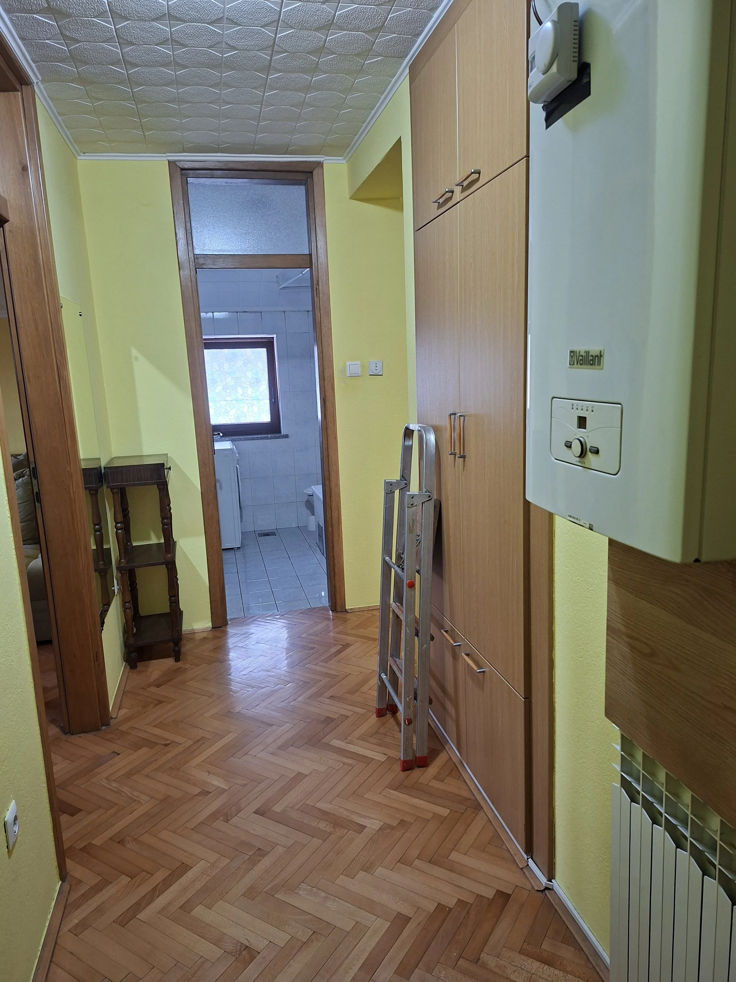 Trosoban stan 72m2 Hisete