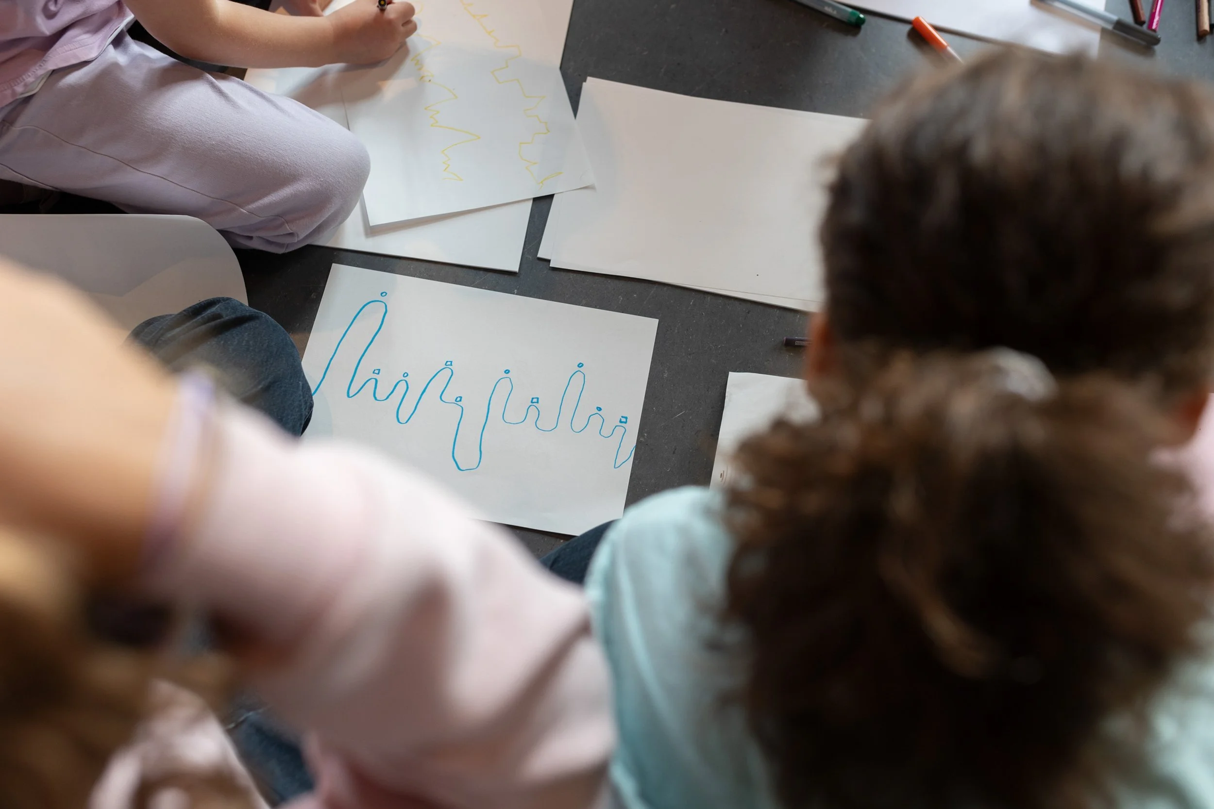 Dokumentasjon av kunstarrangement under Kunstfest Rotvoll, musikk- og barneverksted – foto: Lili Zaneta