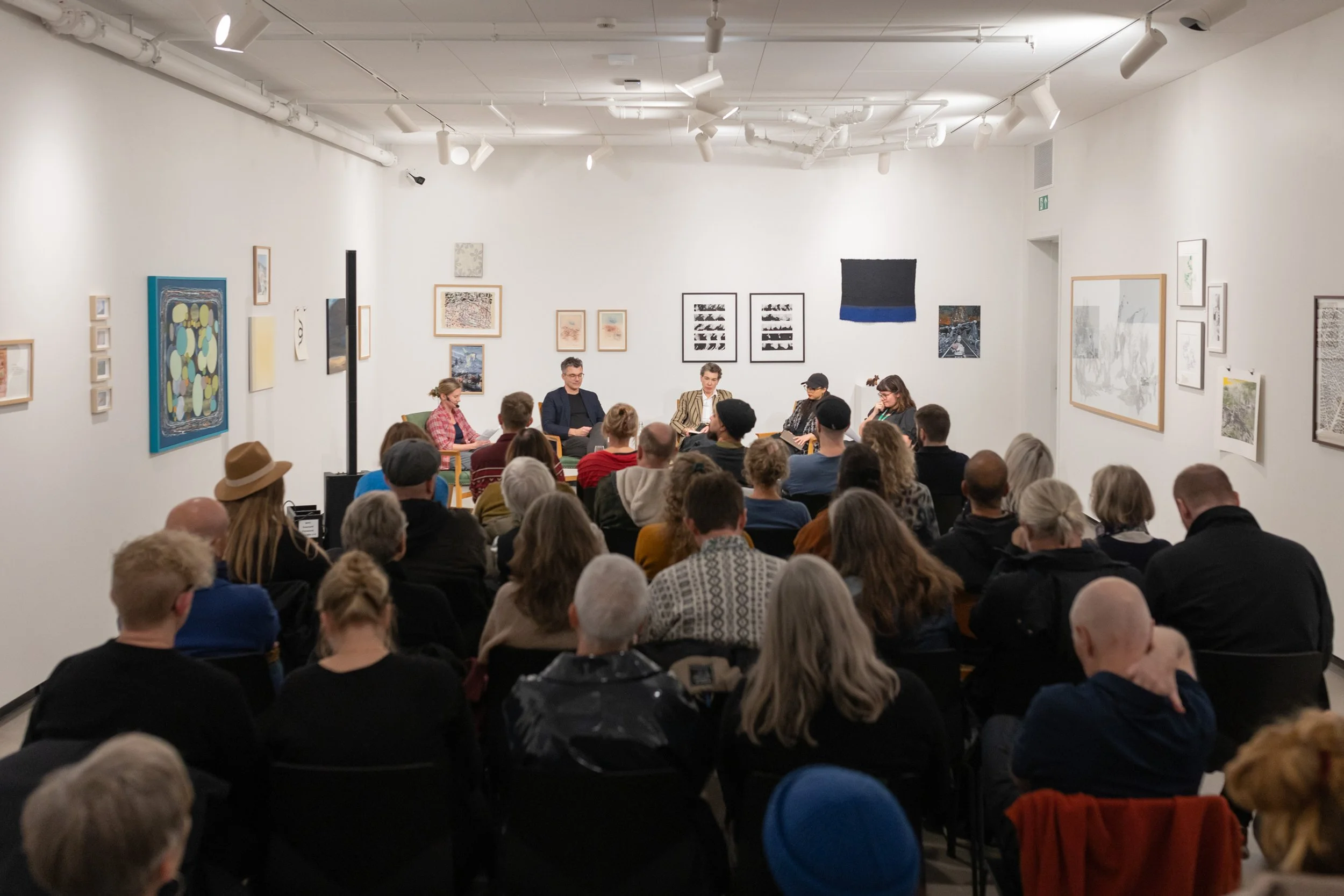 Publikum i kunstneratelier under Trondheim Open