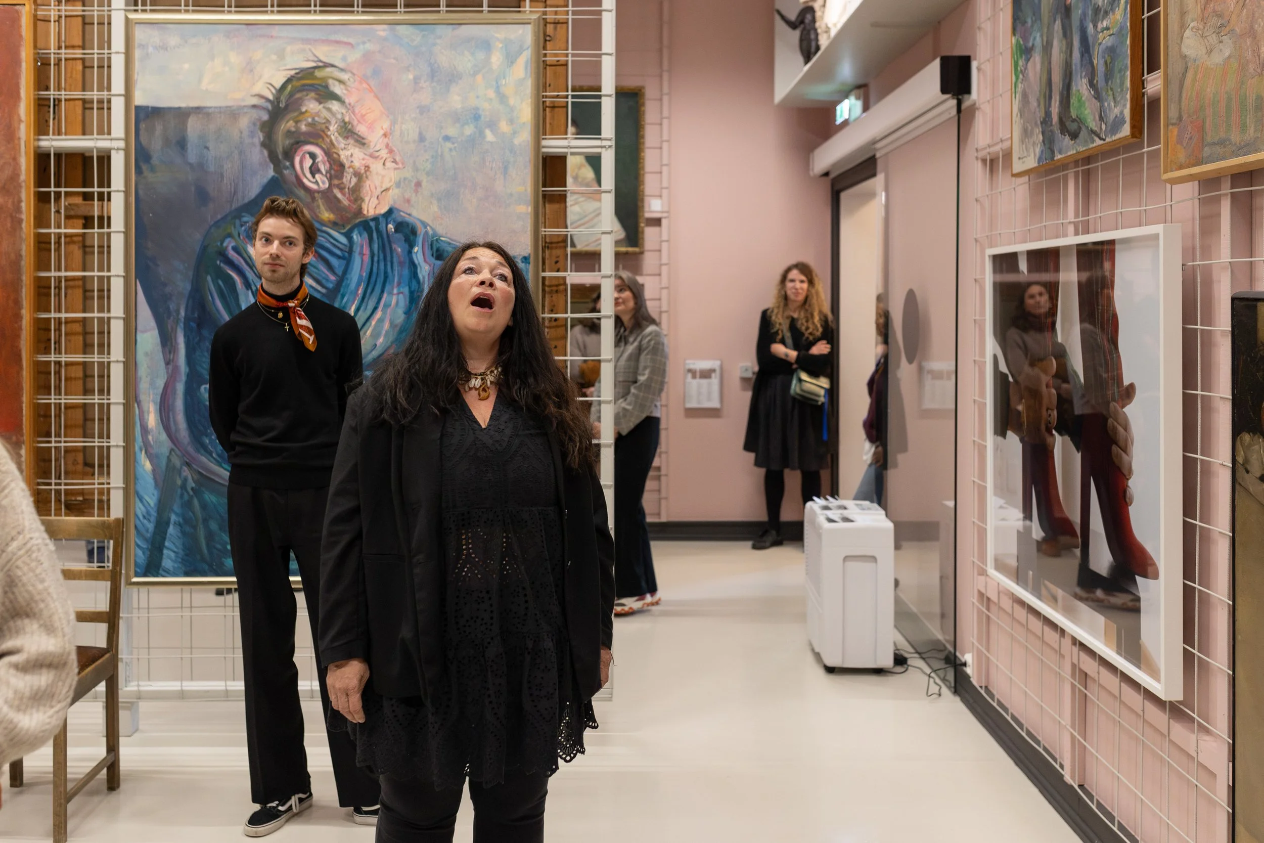 Dokumentasjon av performance under «Performance Family» ved Trondheim Kunstmuseum – foto: Lili Zaneta