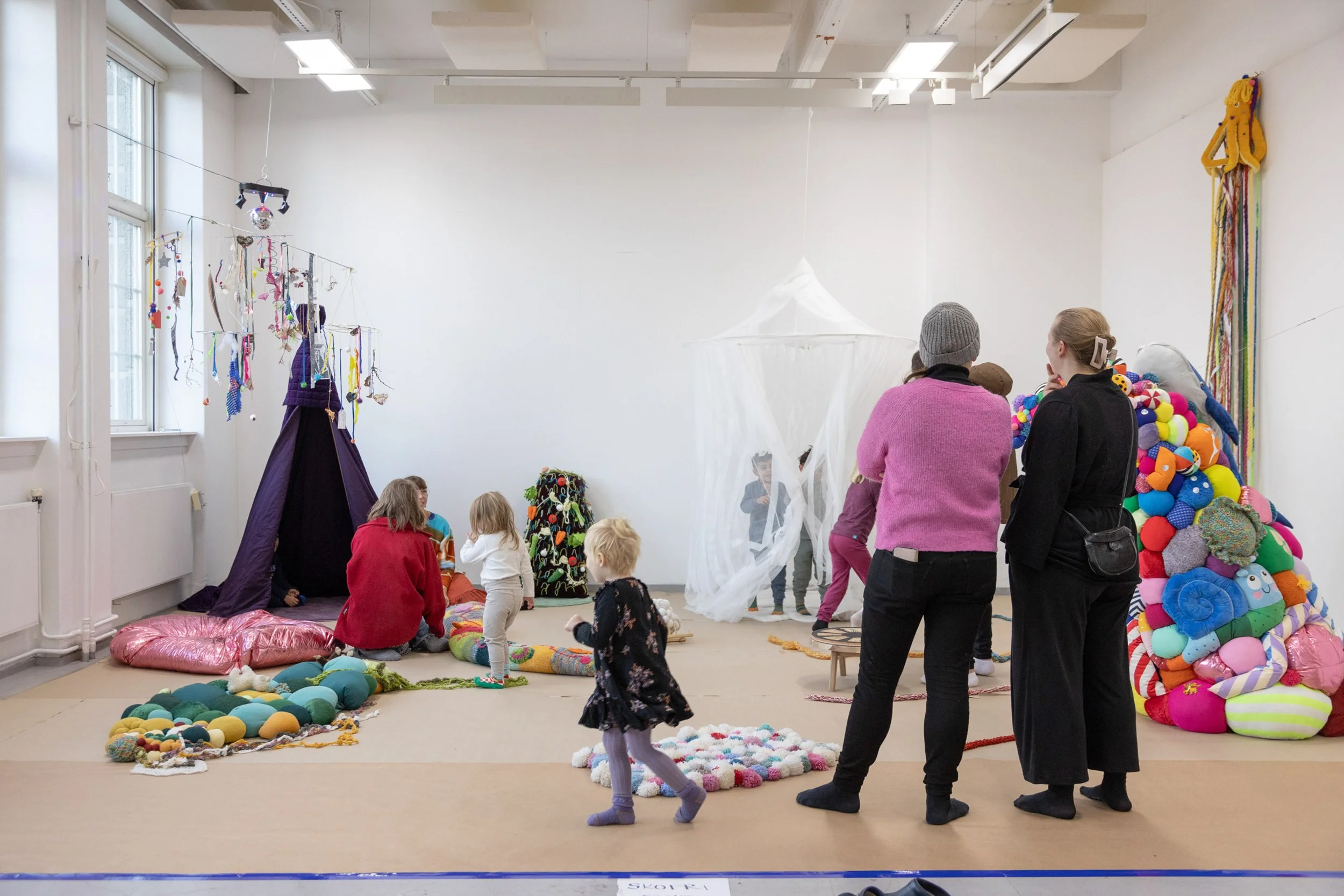 Dokumentasjon av jubileumsarrangement ved Lademoen Kunstnerverksteder – foto: Lili Zaneta