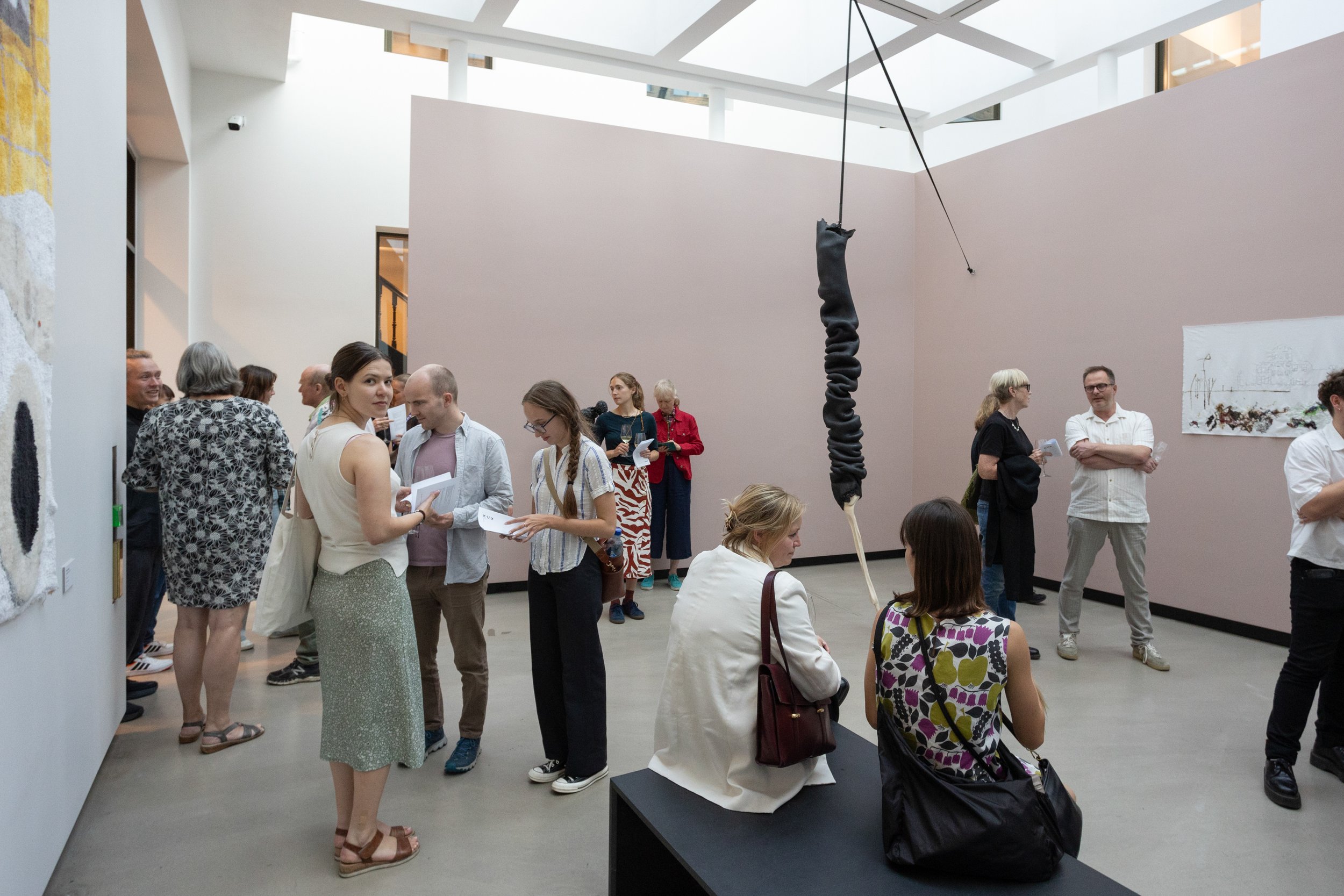 Dokumentasjon av Årsutstillingen ved Kjøpmannsgata Ung Kunst – foto: Lili Zaneta