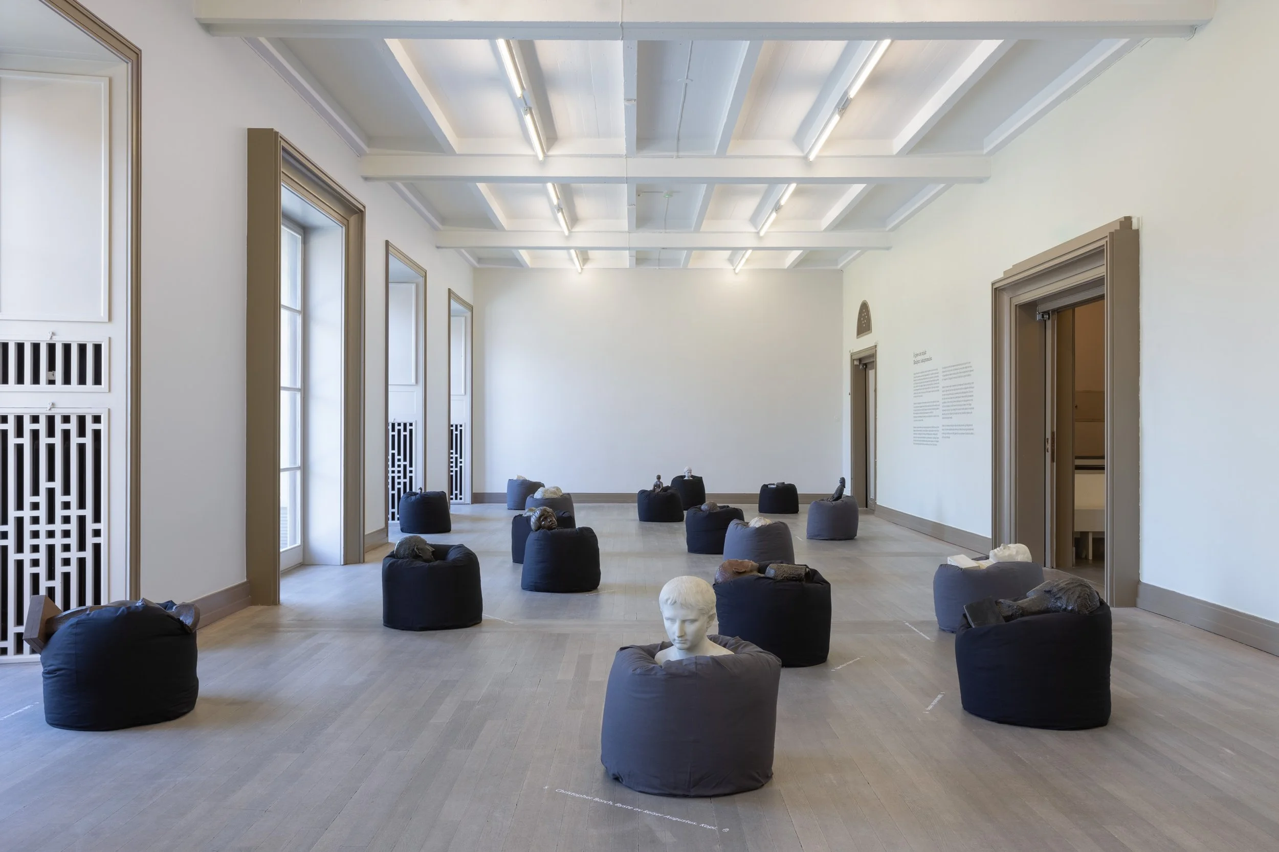 Utstillingsdokumentasjon av «Å gjere det mjukt» ved Trondheim Kunstmuseum – foto: Lili Zaneta