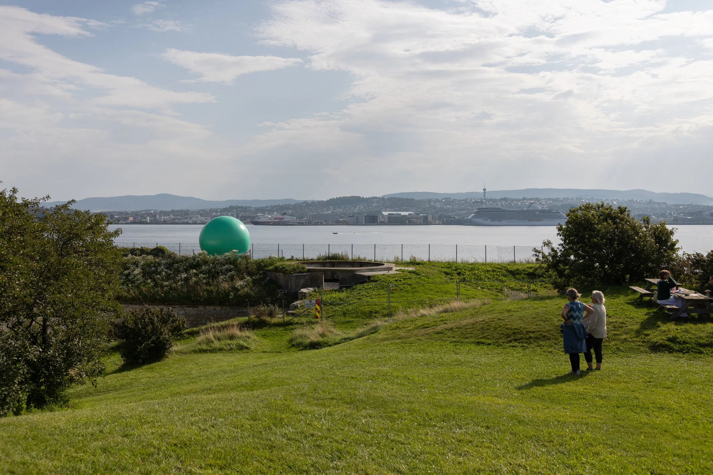 Dokumentasjon av kunstprosjekt «Bare et steinkast» av Pål Lersveen på Munkholmen – foto: Lili Zaneta