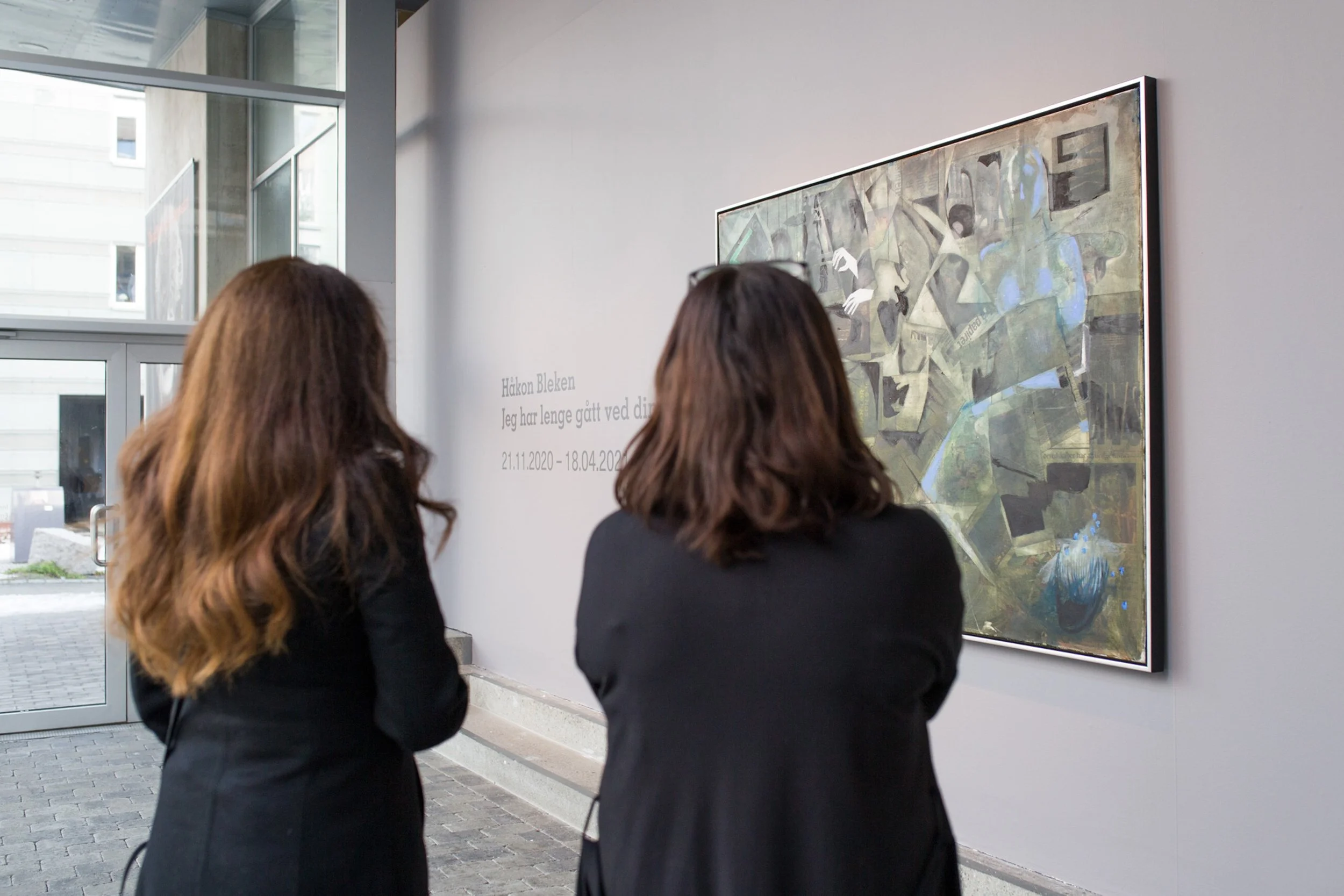 Utstillingsrom med verk av Håkon Bleken ved Trondheim Kunstmuseum