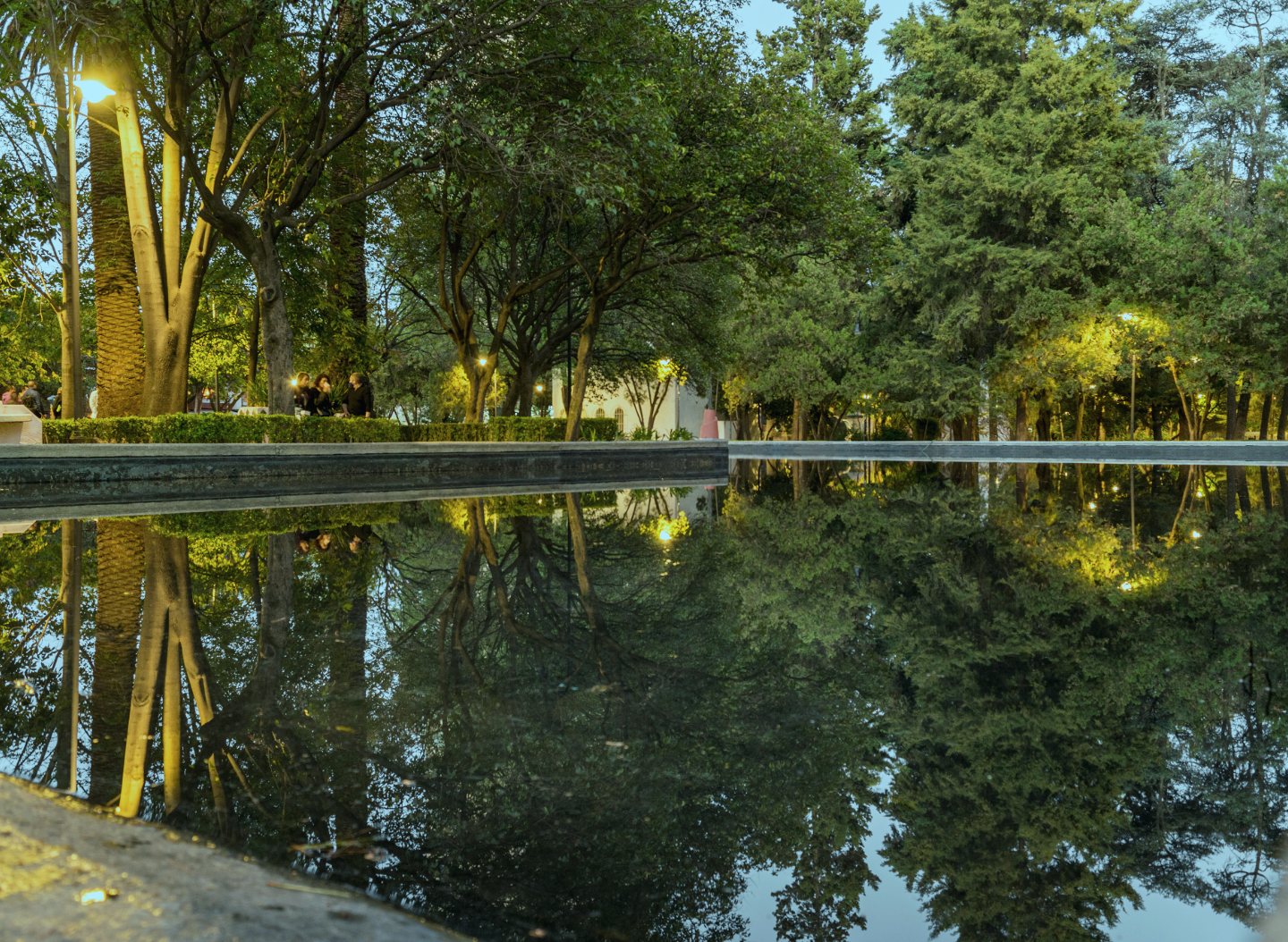 Brunnen vom Park Lincoln in Polanco im Hintergrund in Mexiko Stadt Nahaufnahme