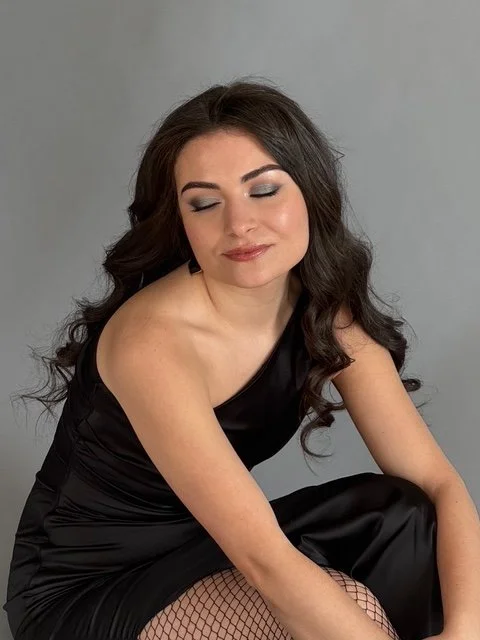 Hair and makeup artist in New York City, Makeup artist in New York City, Professional makeup artist New York, Mobile makeup artist New York, Hair and makeup services New York, Freelance makeup artist NYC, Book makeup artist New York