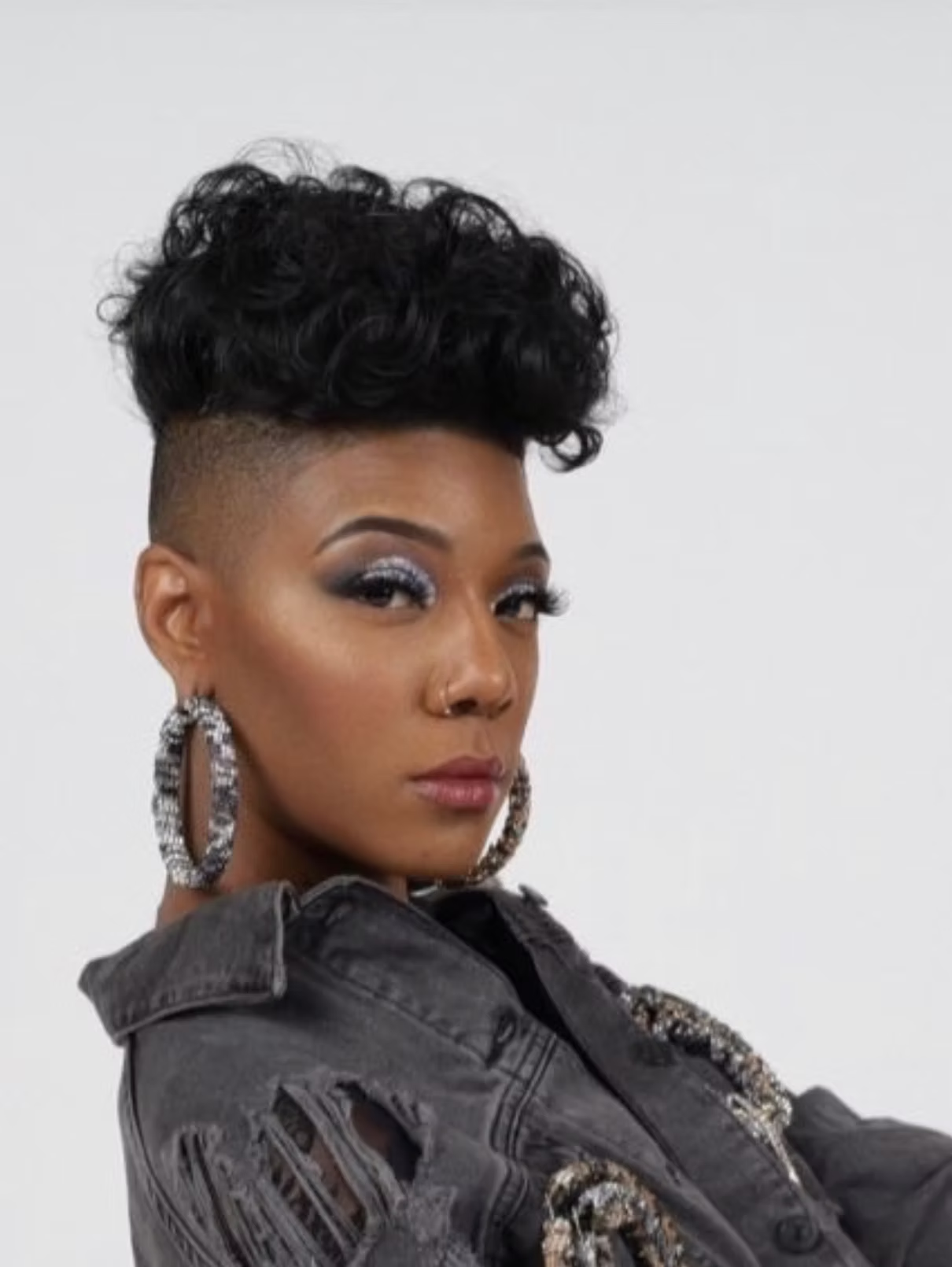 Hair and makeup artist in New York City, Makeup artist in New York City, Professional makeup artist New York, Mobile makeup artist New York, Hair and makeup services New York, Freelance makeup artist NYC, Book makeup artist New York