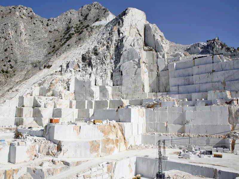 Carrara-Marmor-Bianco-Steinbruch_800x600.jpg