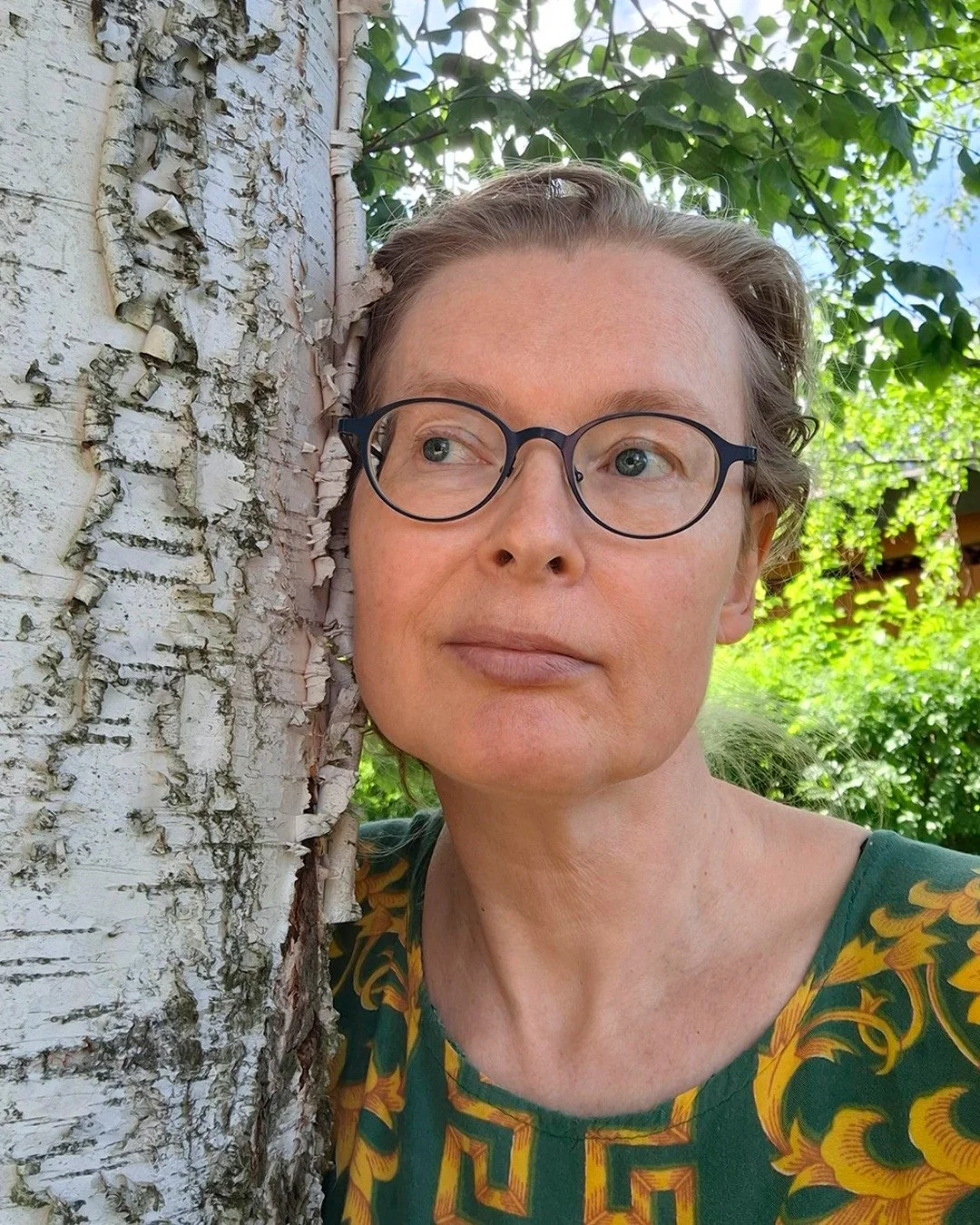 Hei! Olen Niina Jortikka ja kasvoin aikuisuuteen rakastaen kasveja ja kirjoja.

Jos k&auml;tesi 
olisi 
oksa

vartesi 
olisi 
runko 

askeleidesi 
kohtiin 
kasvaisi juuria 

Yhdess&auml; 
olisimme mets&auml;

#ikipuun_tarina  #taiden&auml;yttely #skr