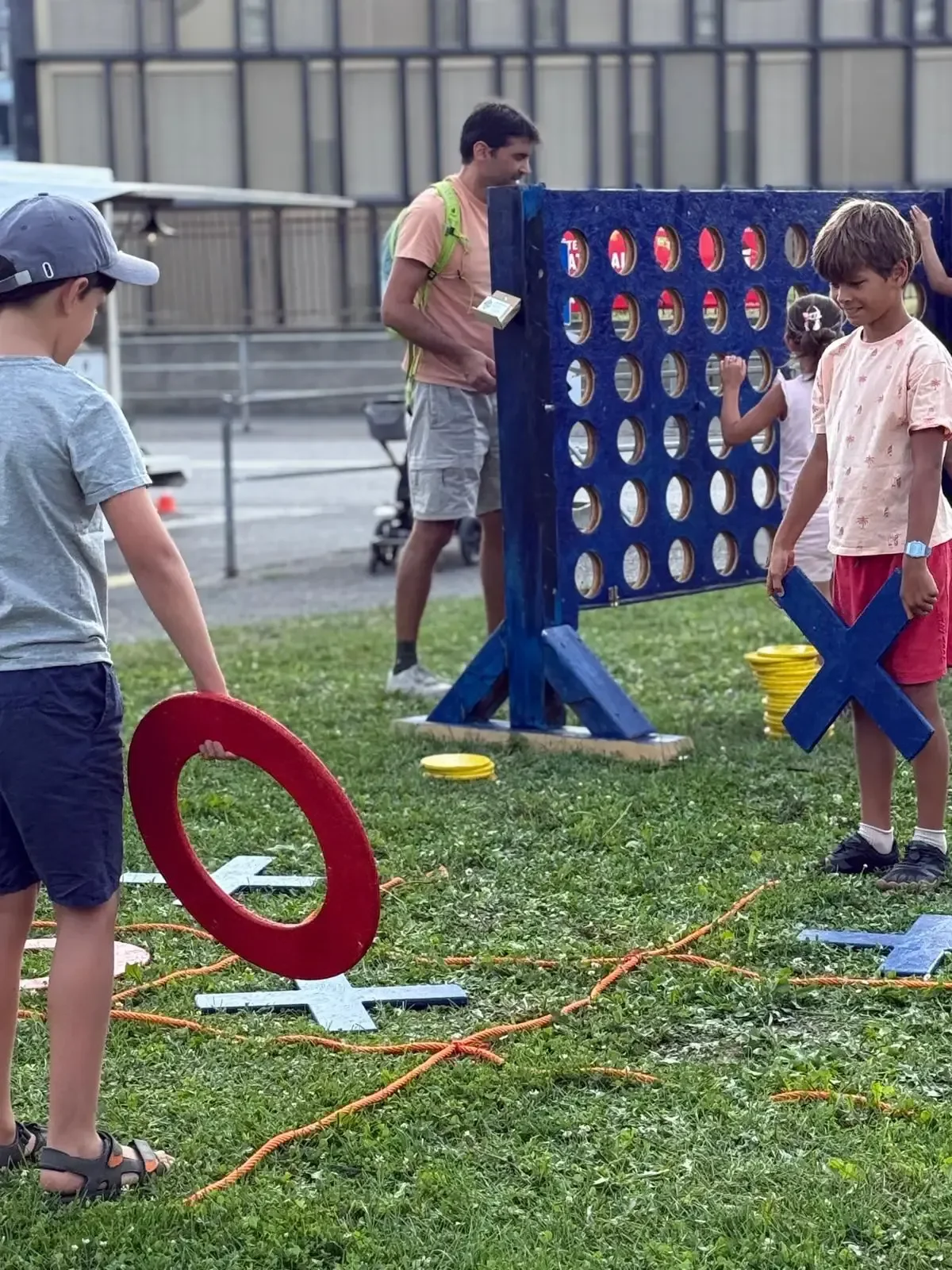 Ein für die Öffentlichkeit einsehbarer und zugänglicher Spielplatz