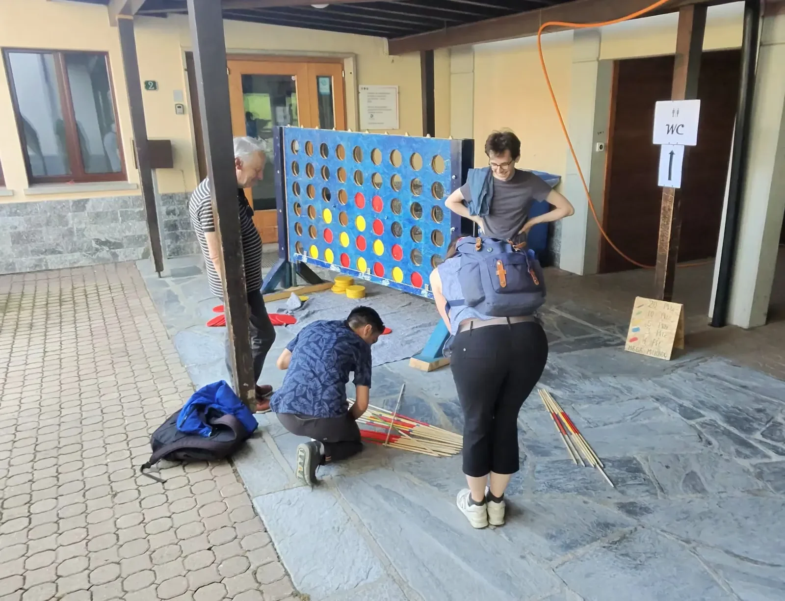 Spiele, die Menschen zusammenbringen, die sich nicht kennen