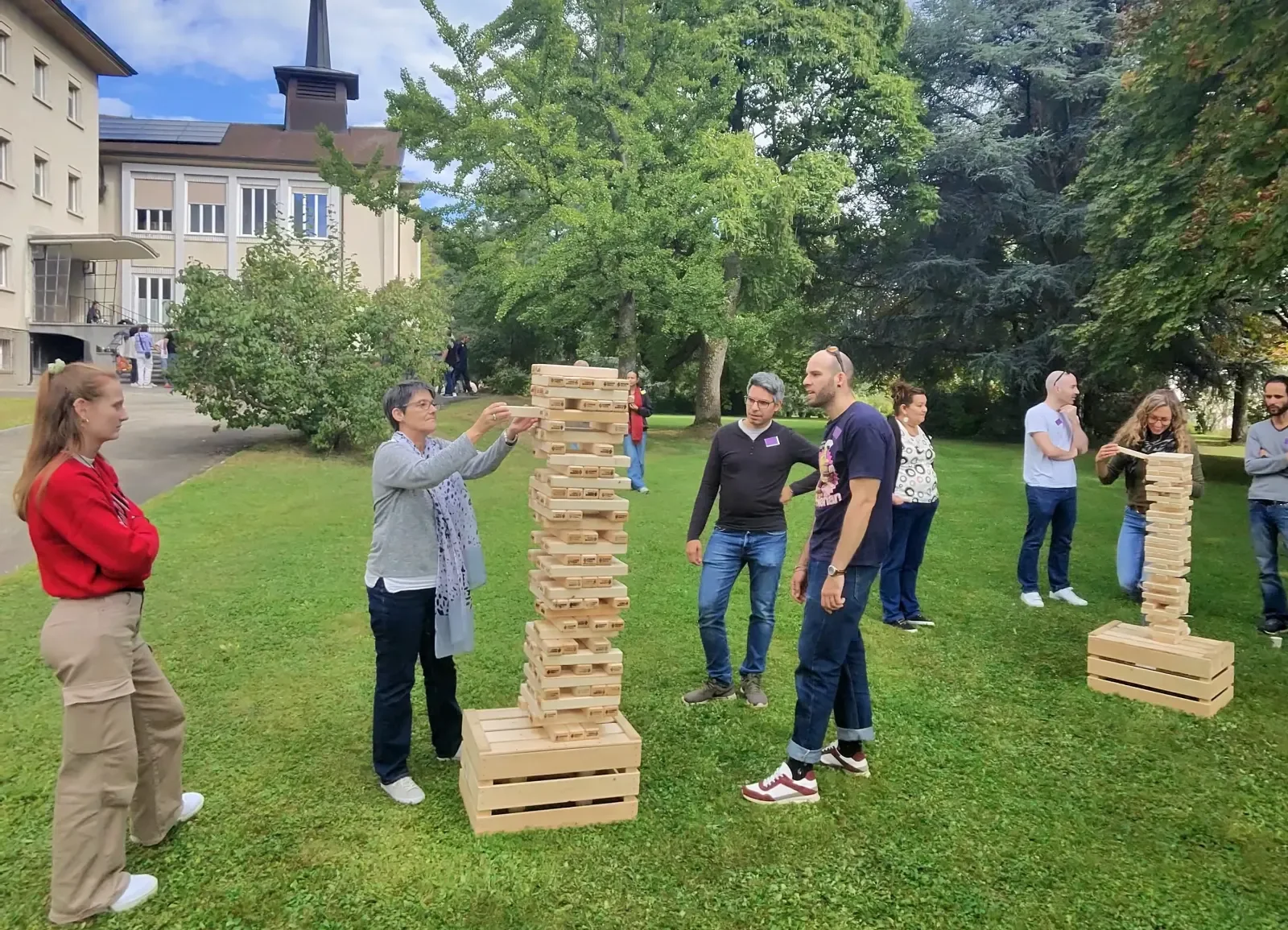 Teilnehmer, die bei den Spielen zusammenarbeiten oder gegeneinander antreten