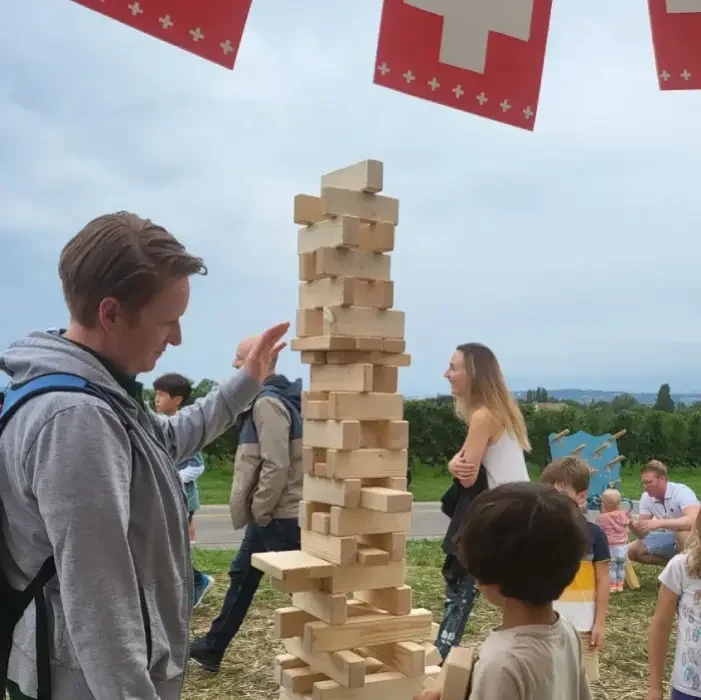 Zone d’animation TAK TAK TAK avec jeux géants lors d’un festival