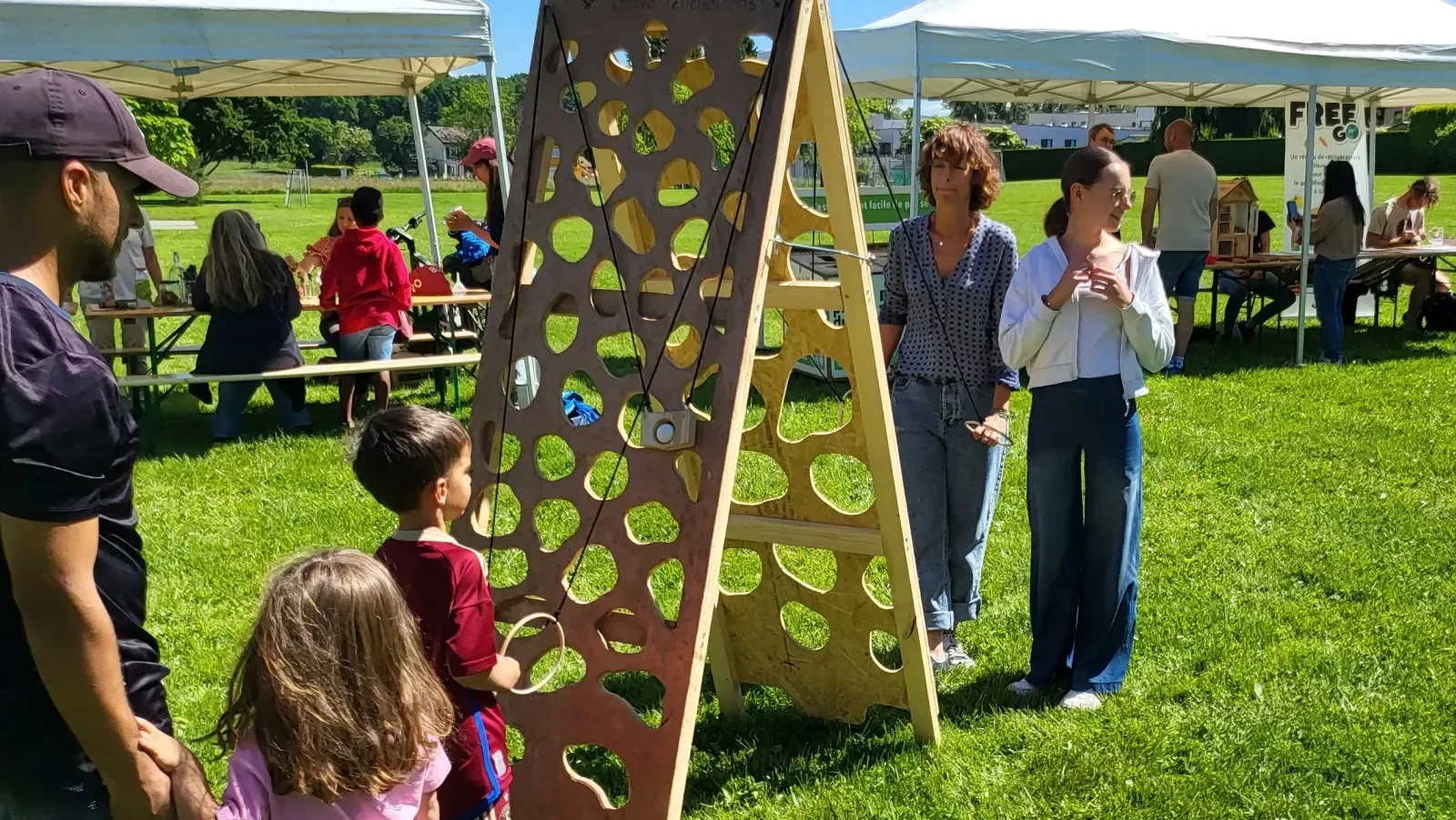 Zone de jeux géants en bois pour événement dans le canton de Vaud