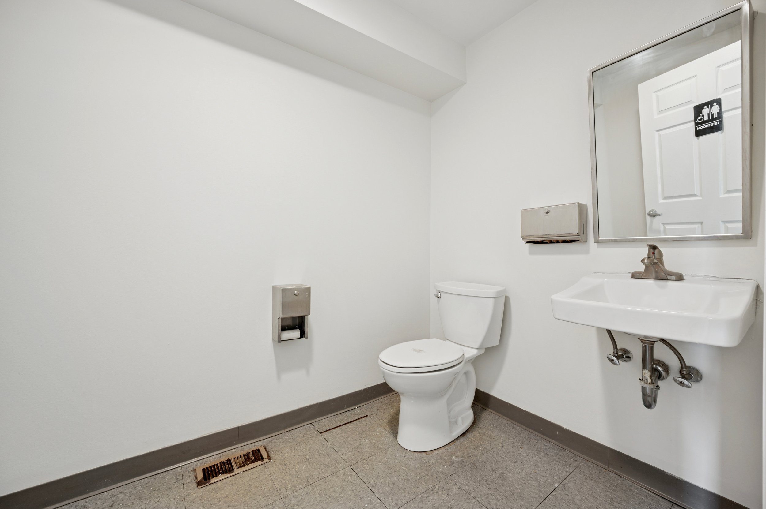 6841 Germantown Ave_11.jpg