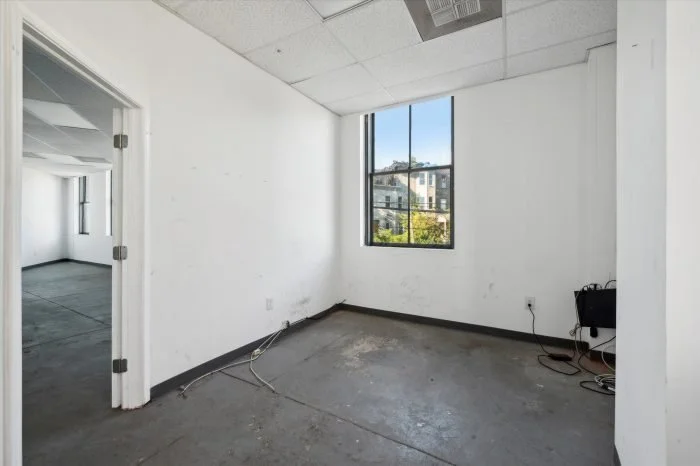 1-212-Roberts-Ave_07-1-700x466.jpg
