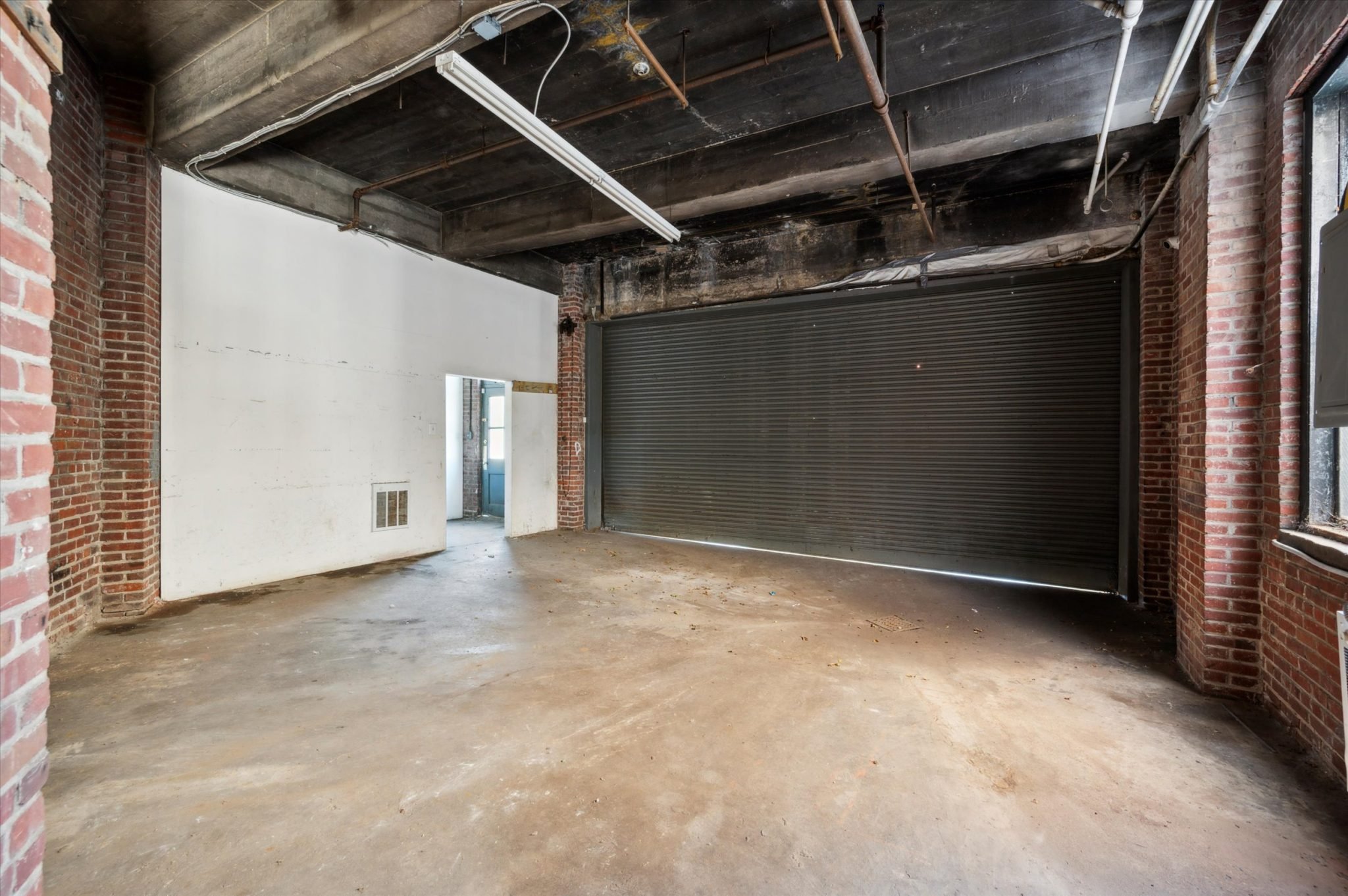 1-212-Roberts-Ave_10-1-2048x1362.jpg