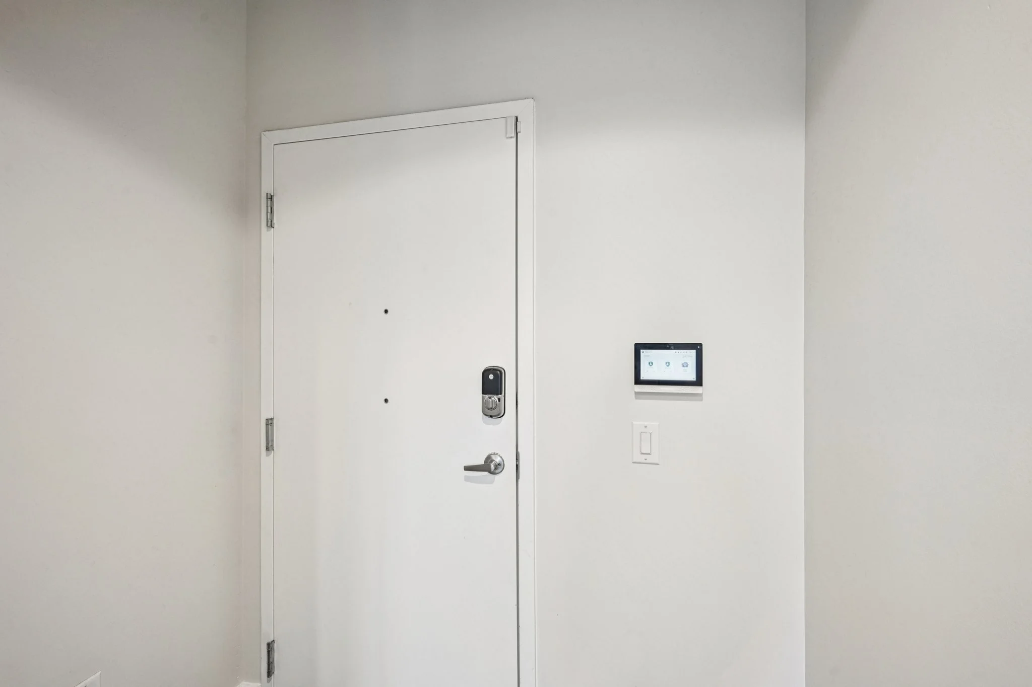 2-web-or-mls-212 W Roberts Ave 307-S0412-002.jpg