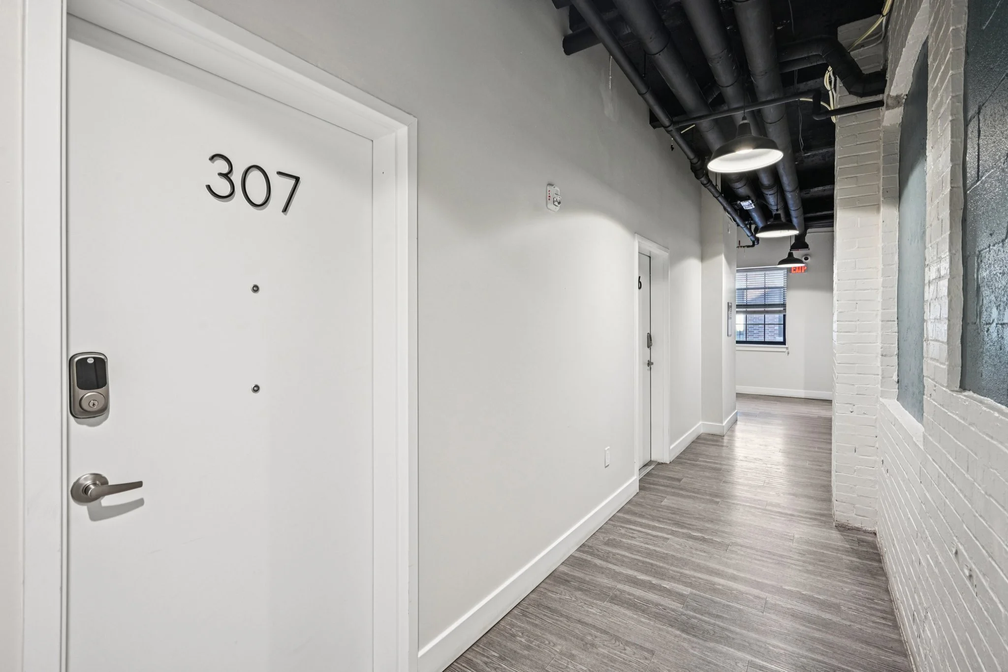 1-web-or-mls-212 W Roberts Ave 307-S0412-001.jpg