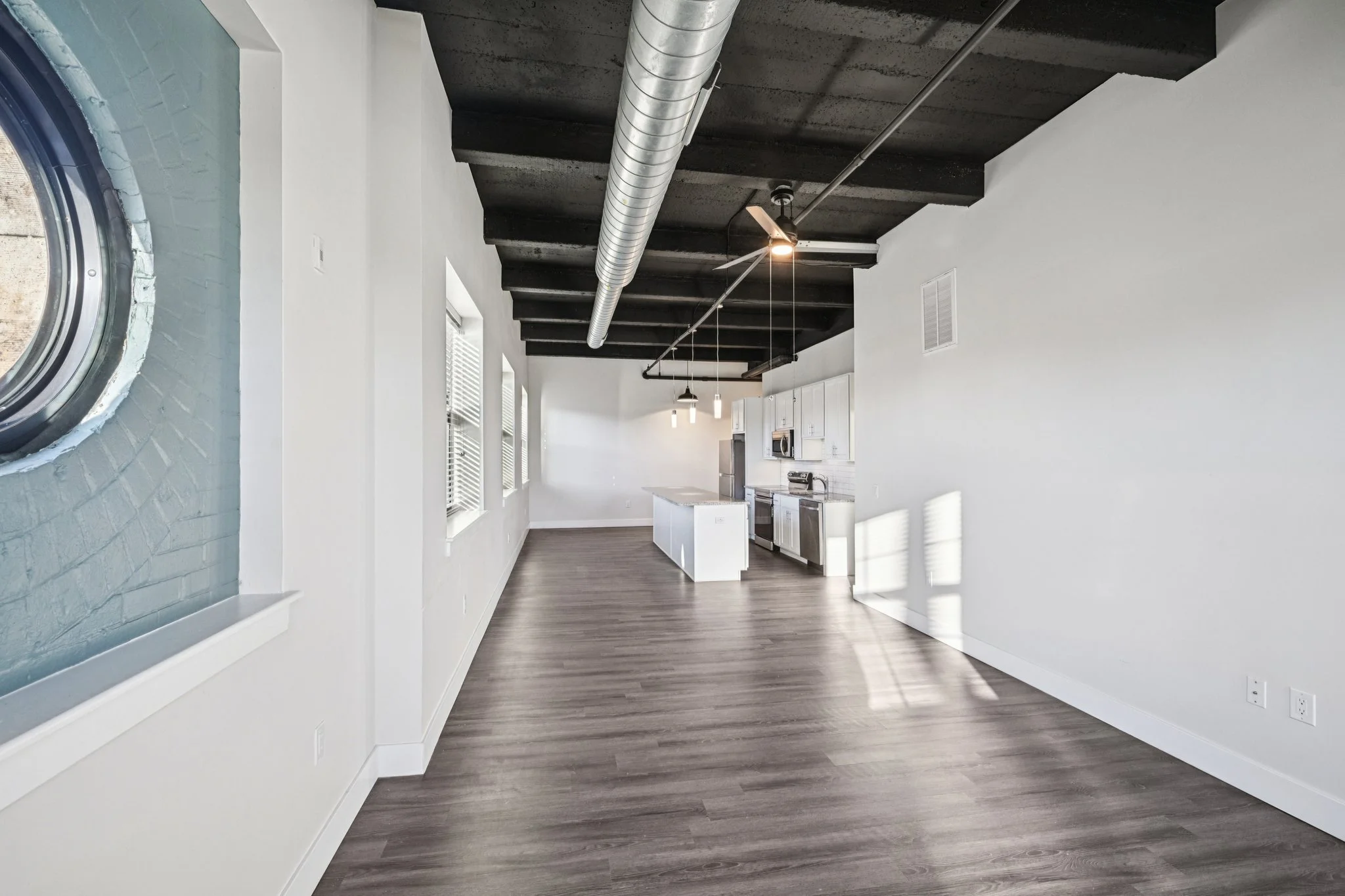8-web-or-mls-212 W Roberts Ave 307-S0412-004.jpg