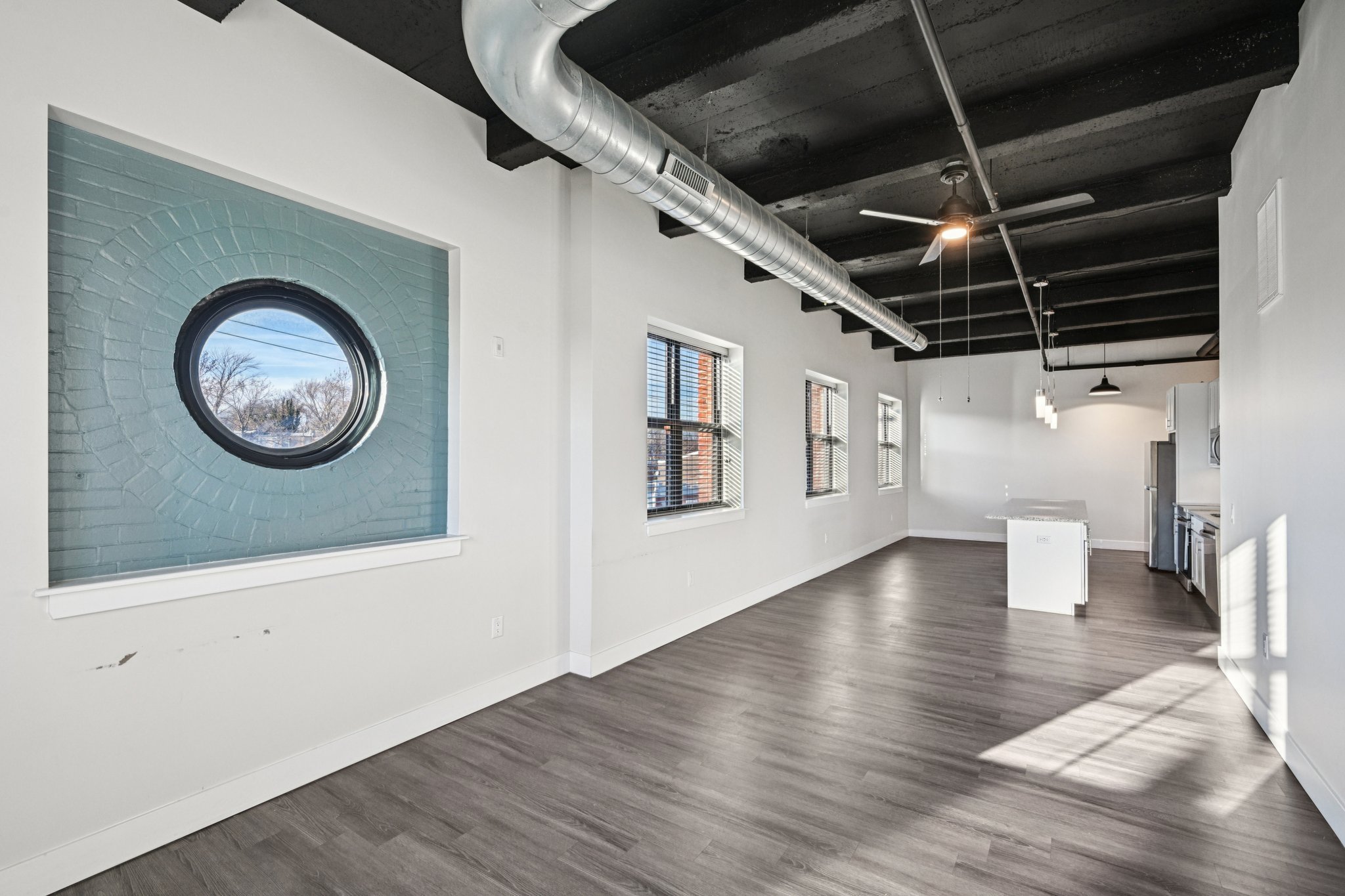 9-web-or-mls-212 W Roberts Ave 307-S0412-005.jpg