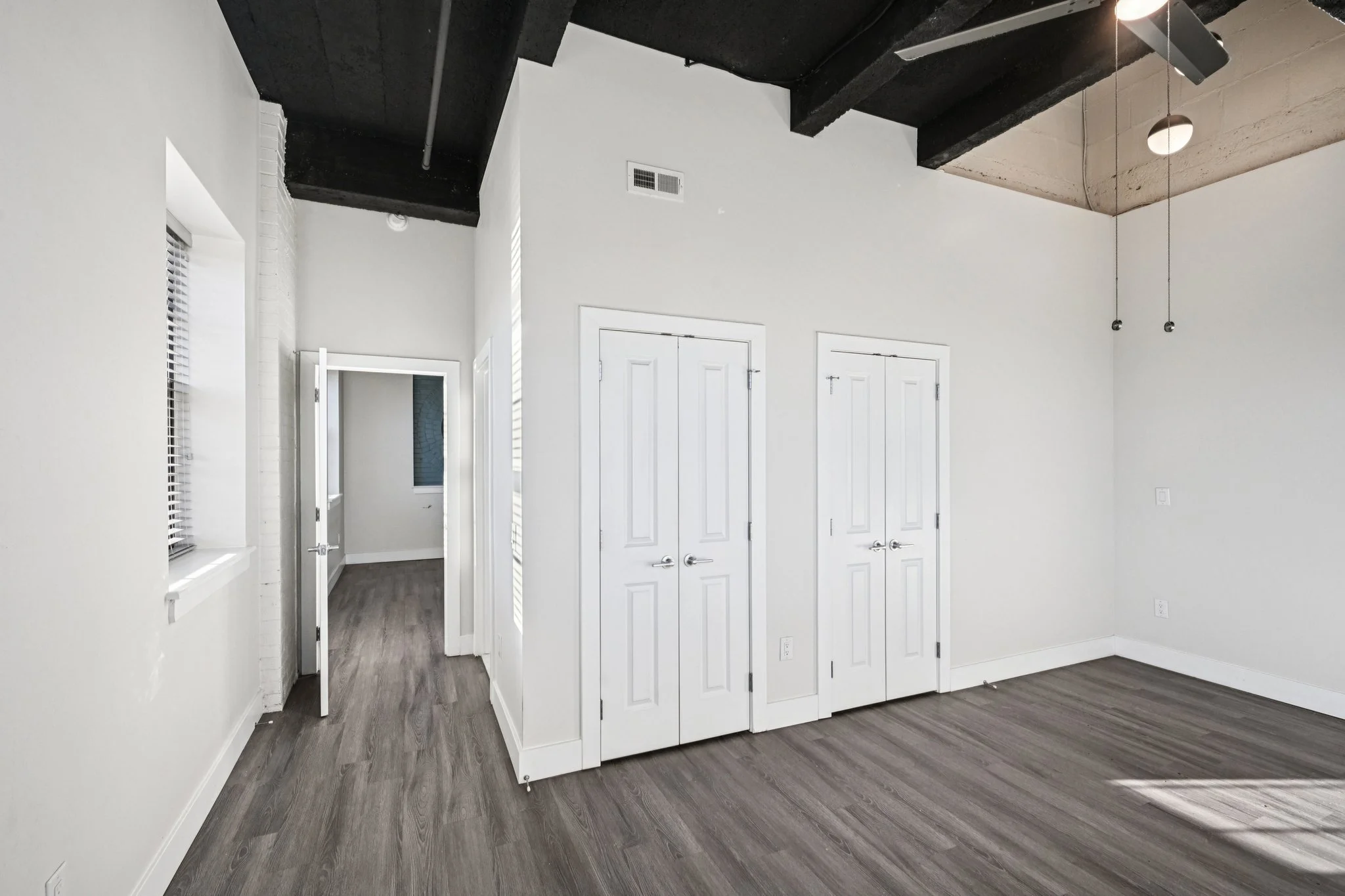 10-web-or-mls-212 W Roberts Ave 307-S0412-006.jpg